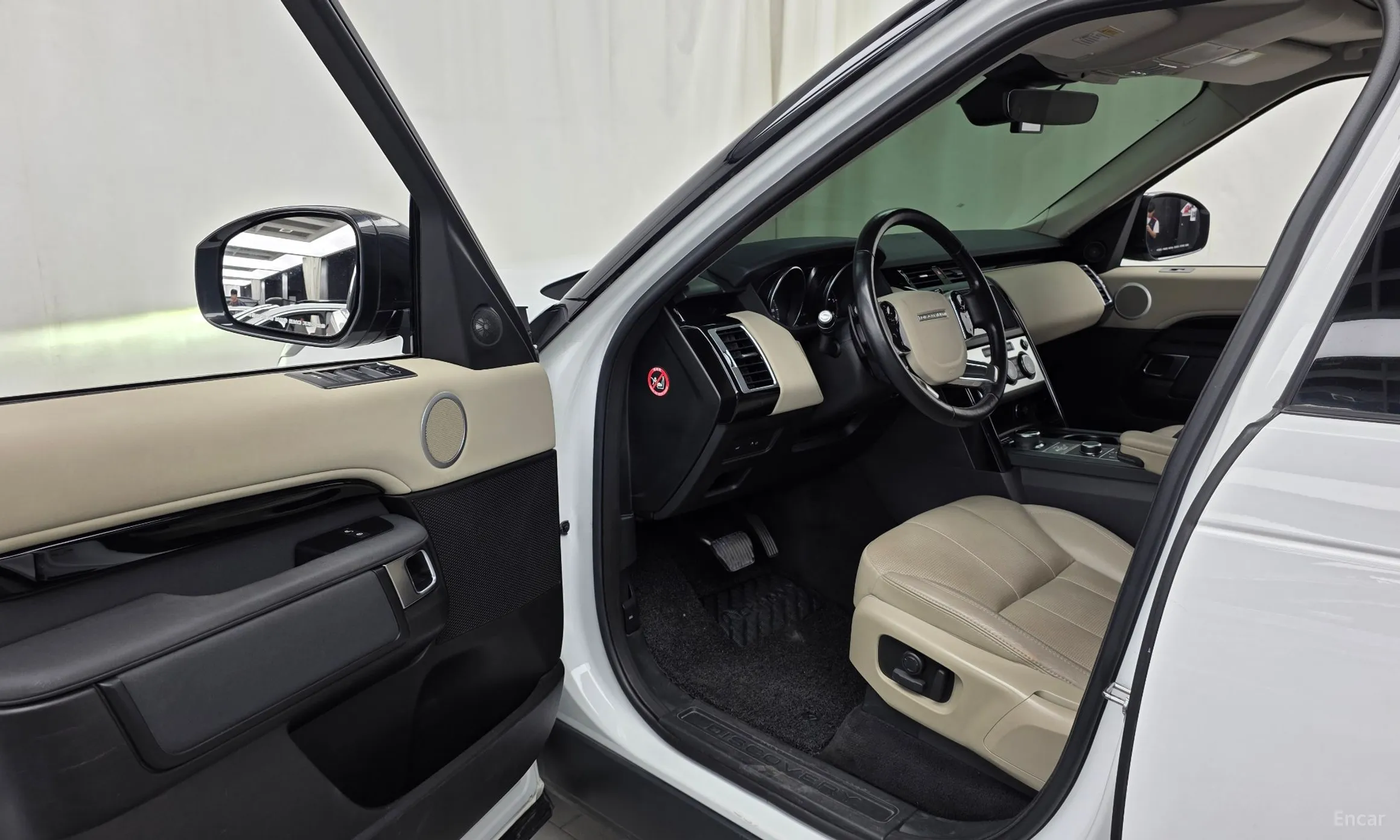 Land Rover Discovery 5 превью 10