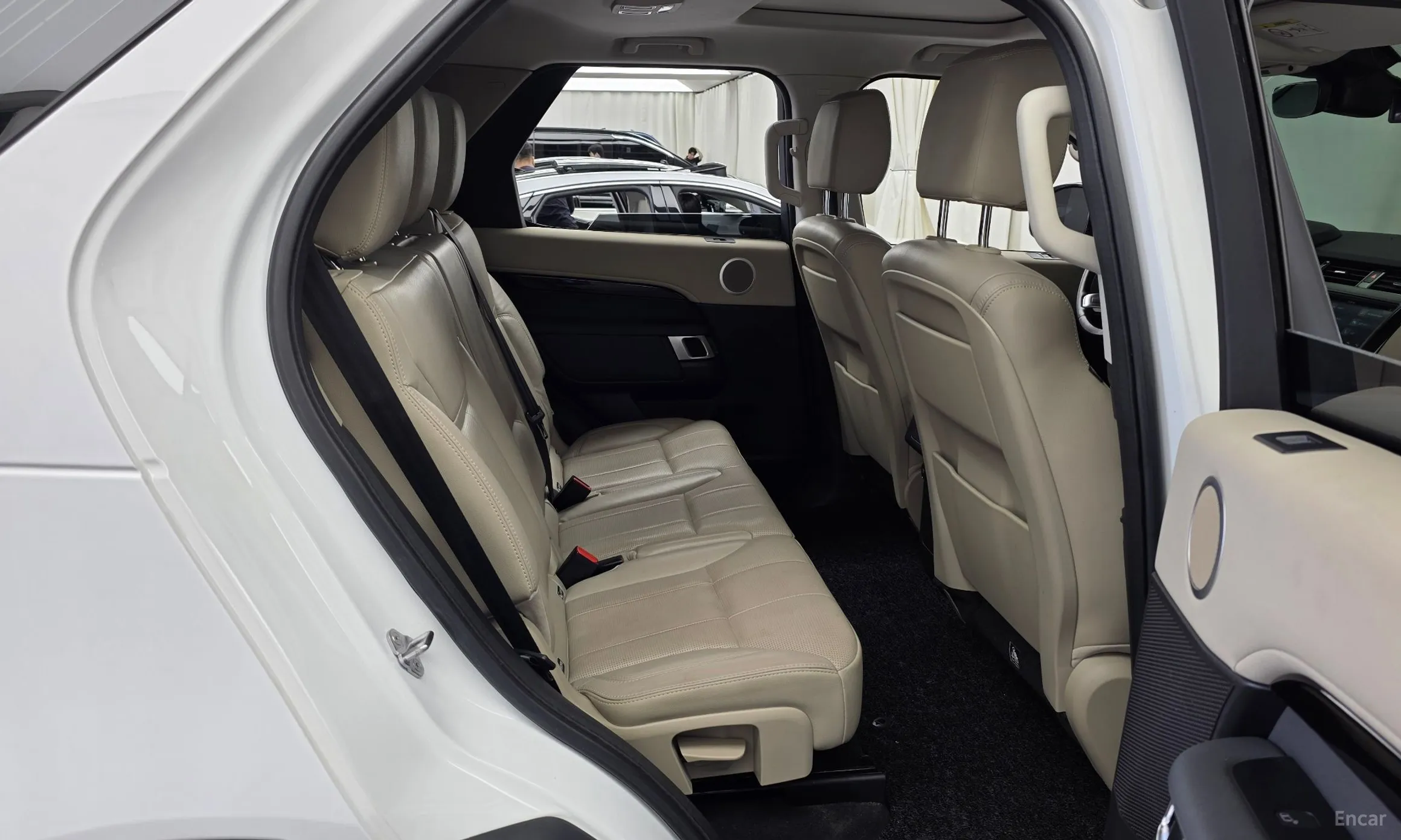 Land Rover Discovery 5 превью 12