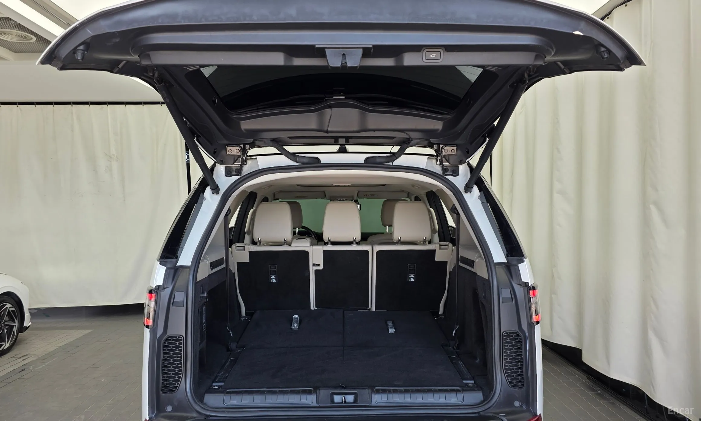 Land Rover Discovery 5 превью 20