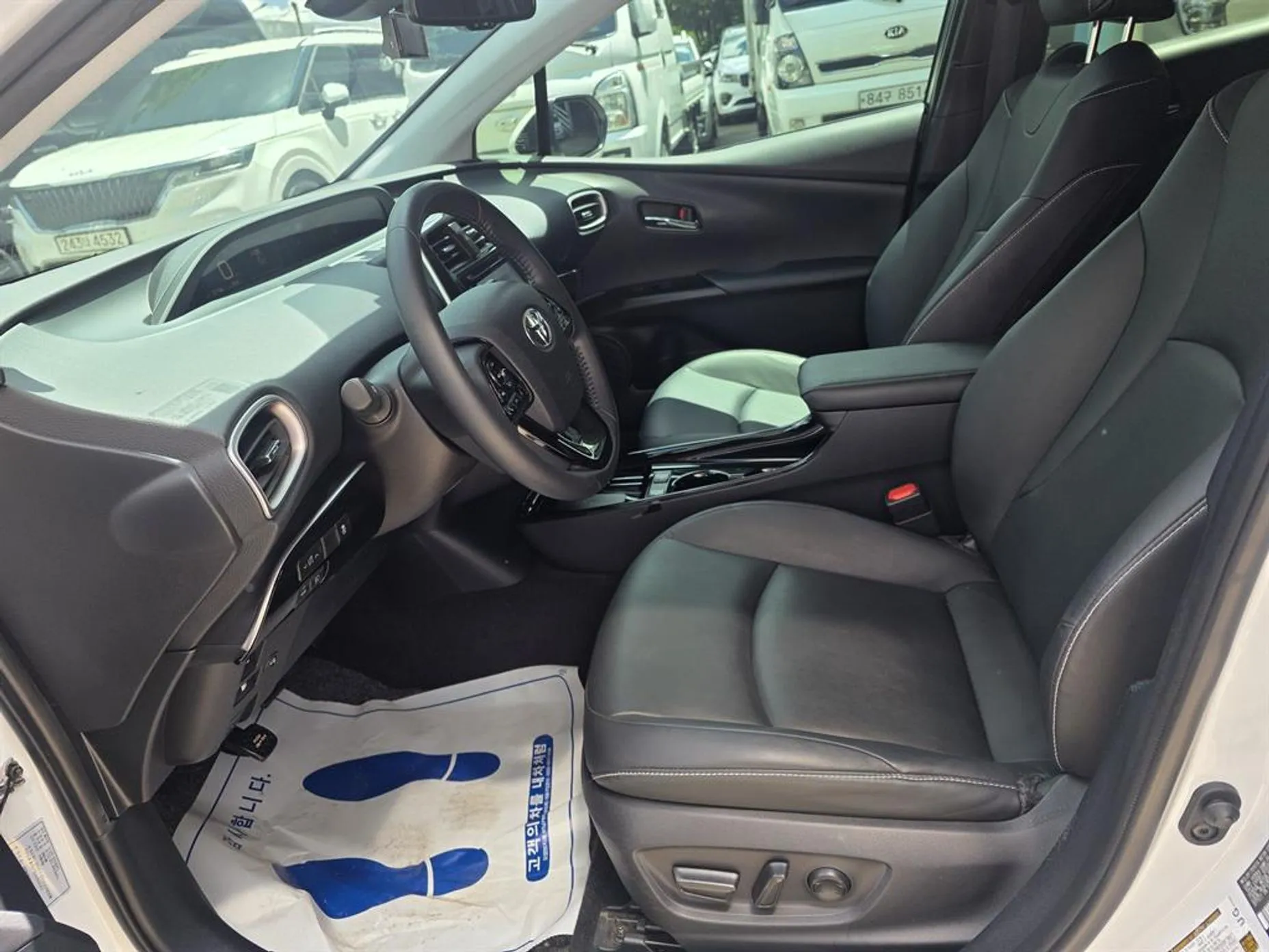 Toyota Prius Prime превью 18