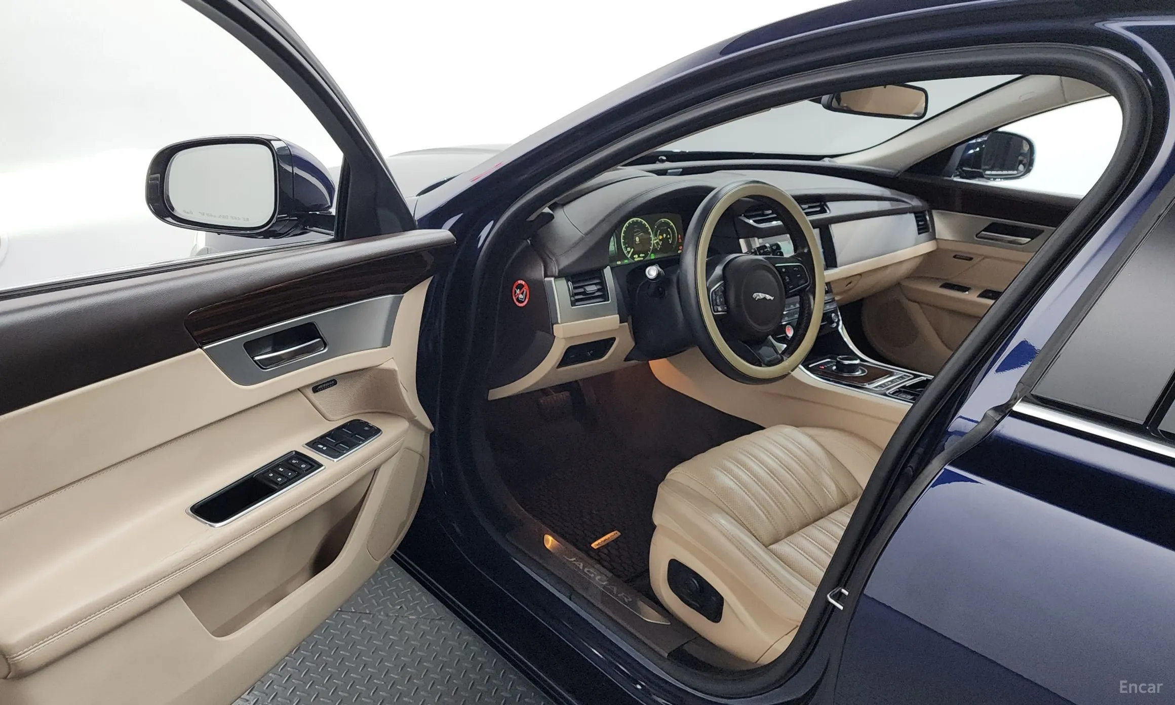 Jaguar XF (x260) превью 10