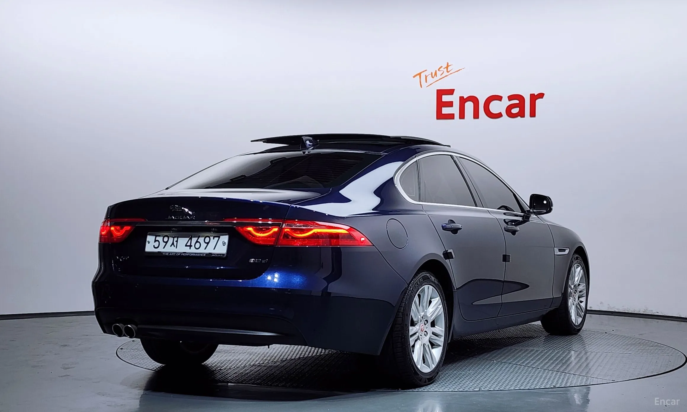 Jaguar XF (x260)