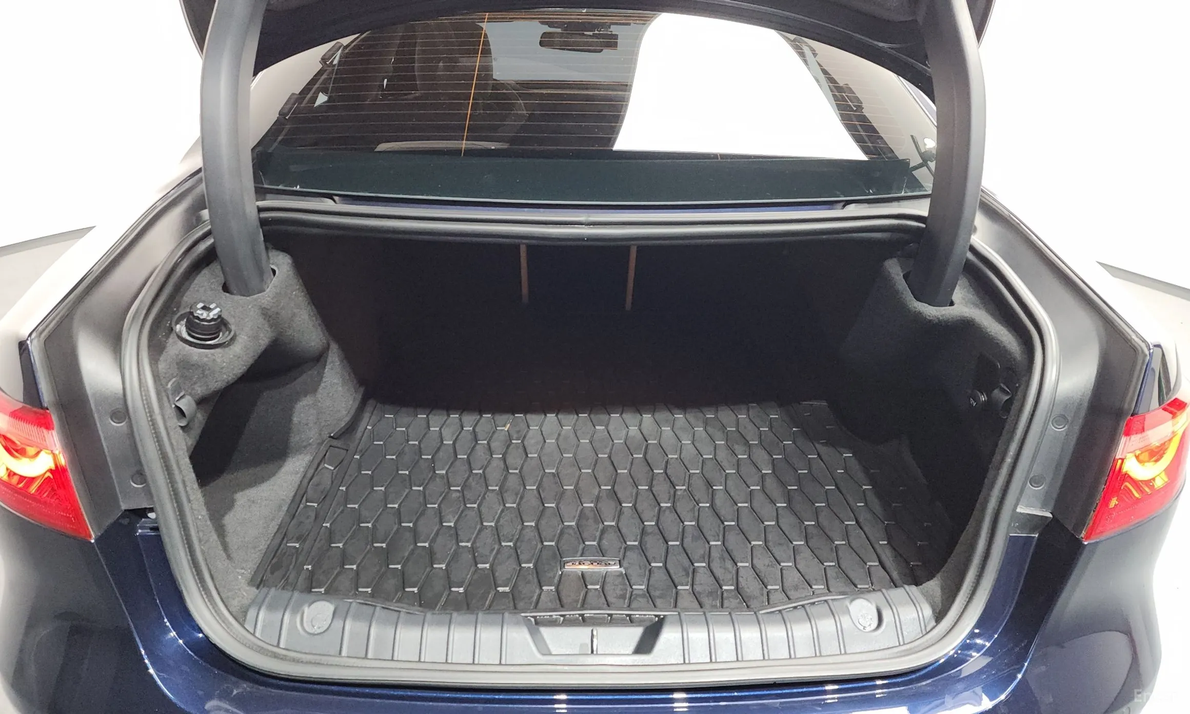 Jaguar XF (x260) превью 19