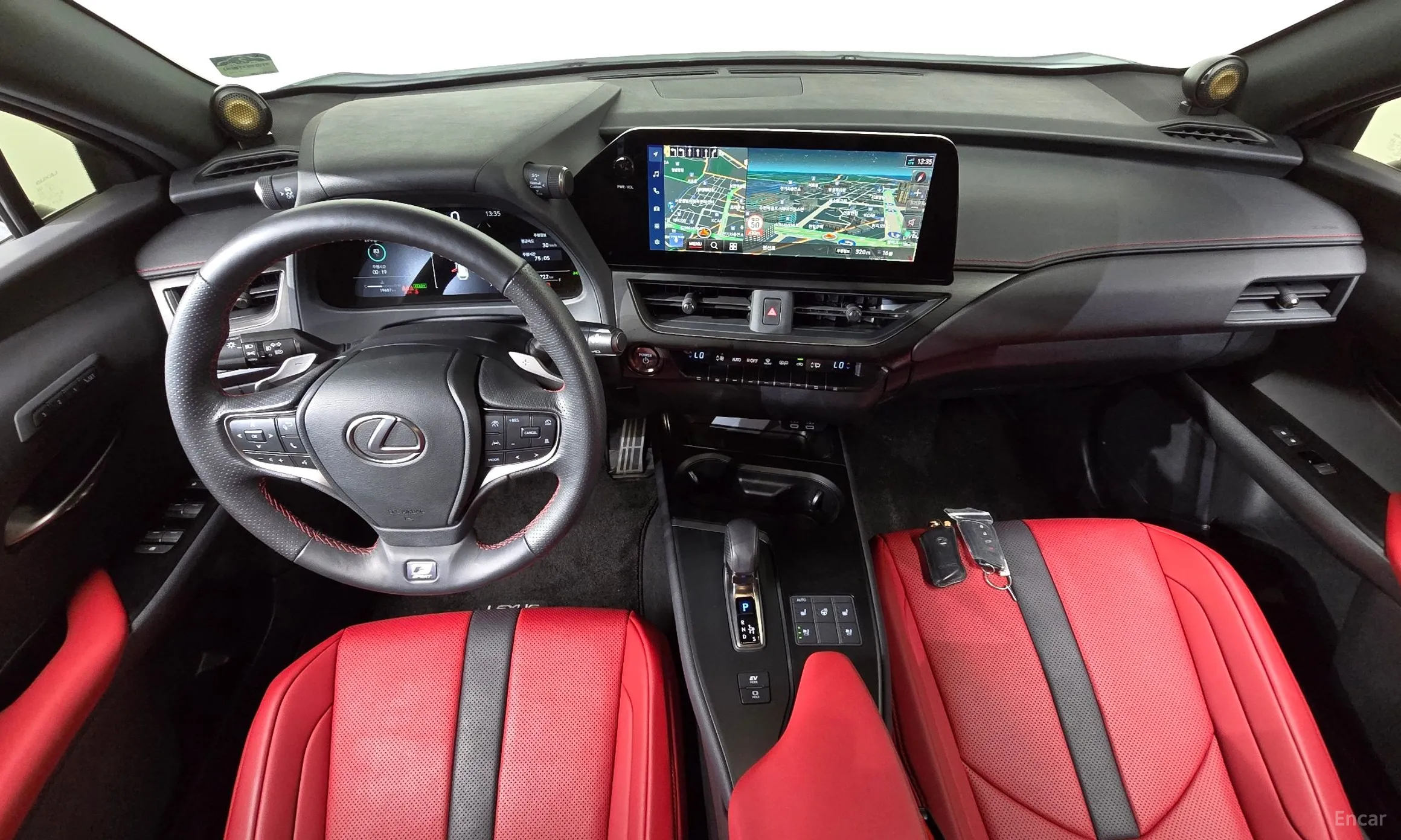 Lexus UX300h превью 7