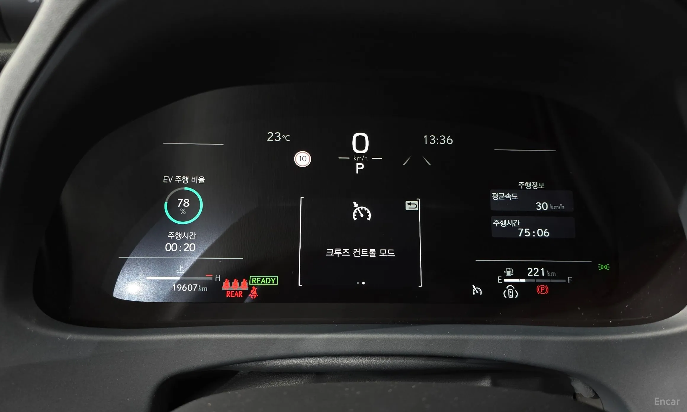 Lexus UX300h превью 8
