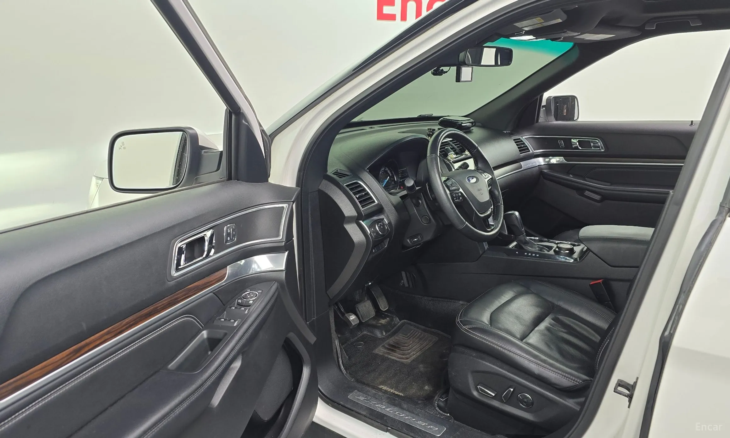 Ford Explorer превью 10