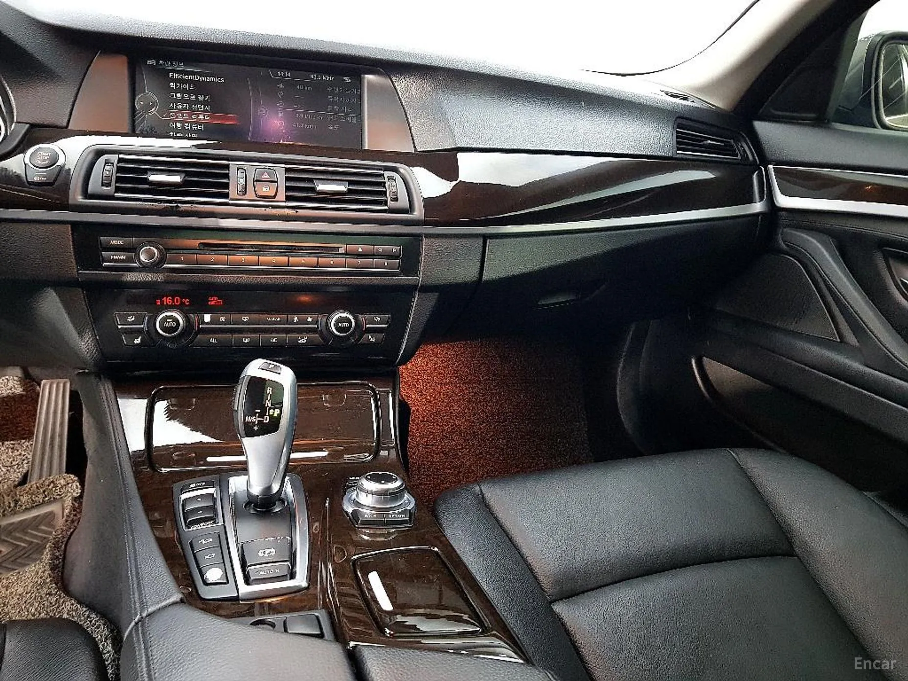 BMW 5 Series (F10) превью 10