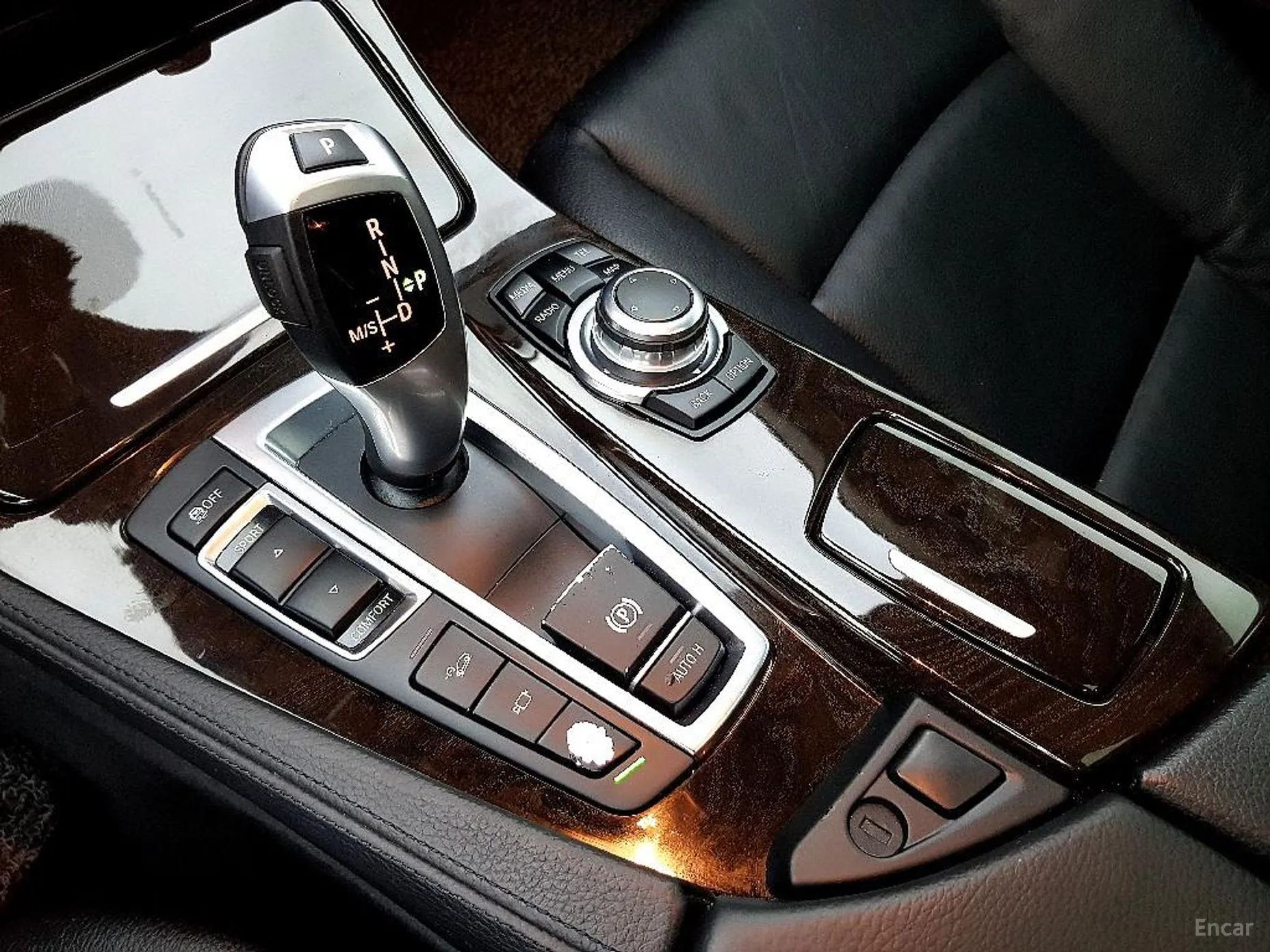 BMW 5 Series (F10) превью 12