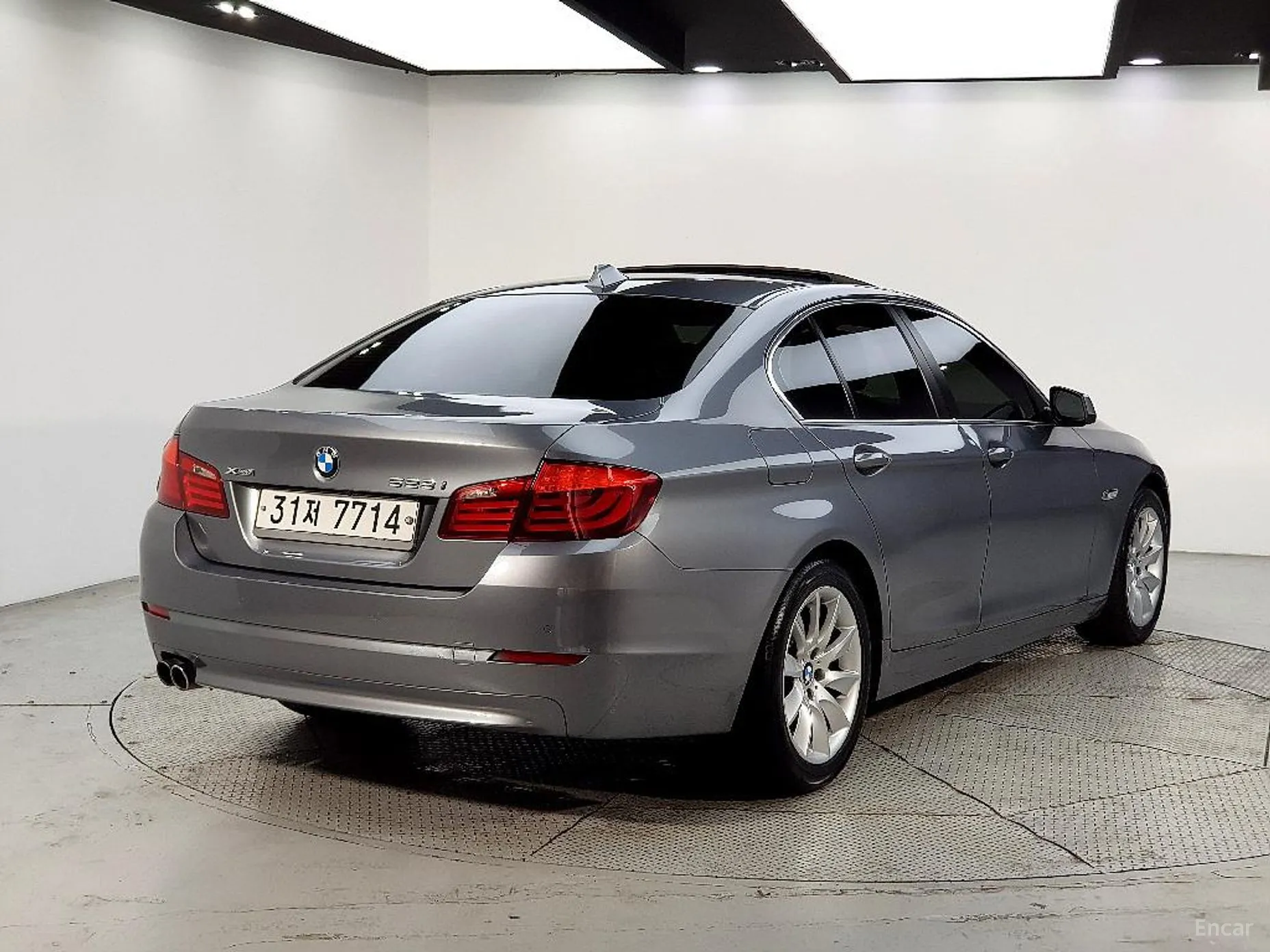BMW 5 Series (F10) превью 4