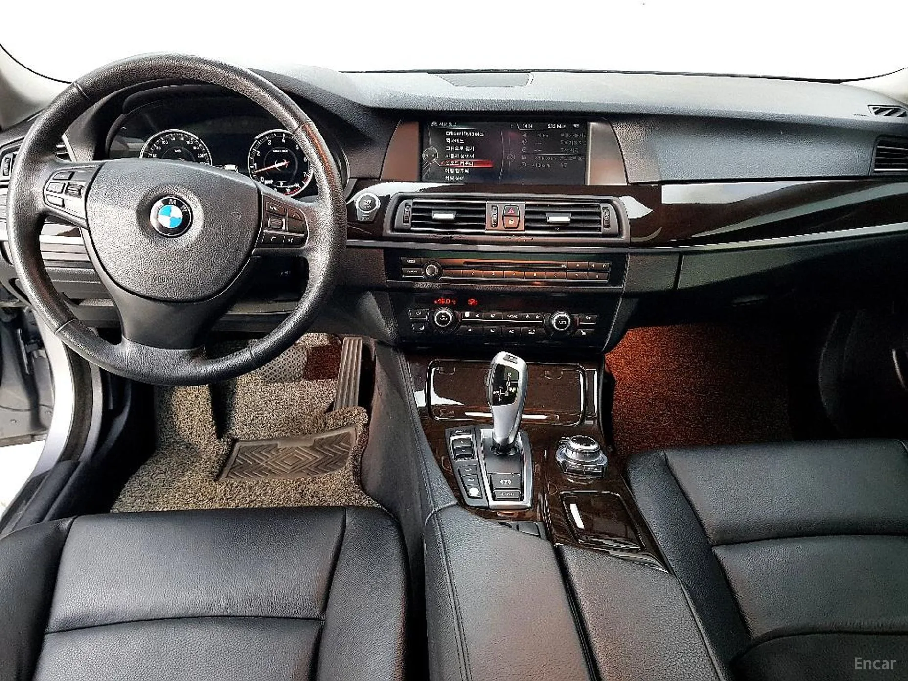 BMW 5 Series (F10) превью 5