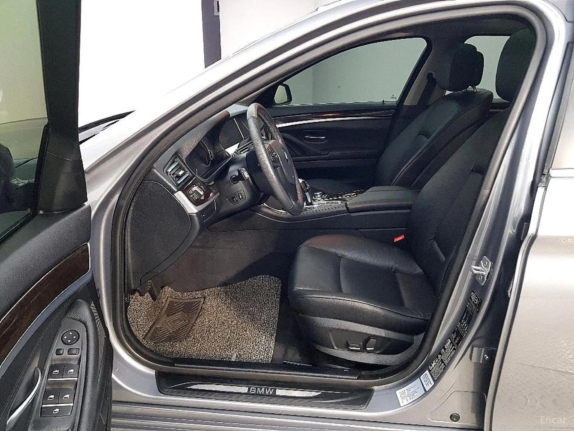 BMW 5 Series (F10) превью 8