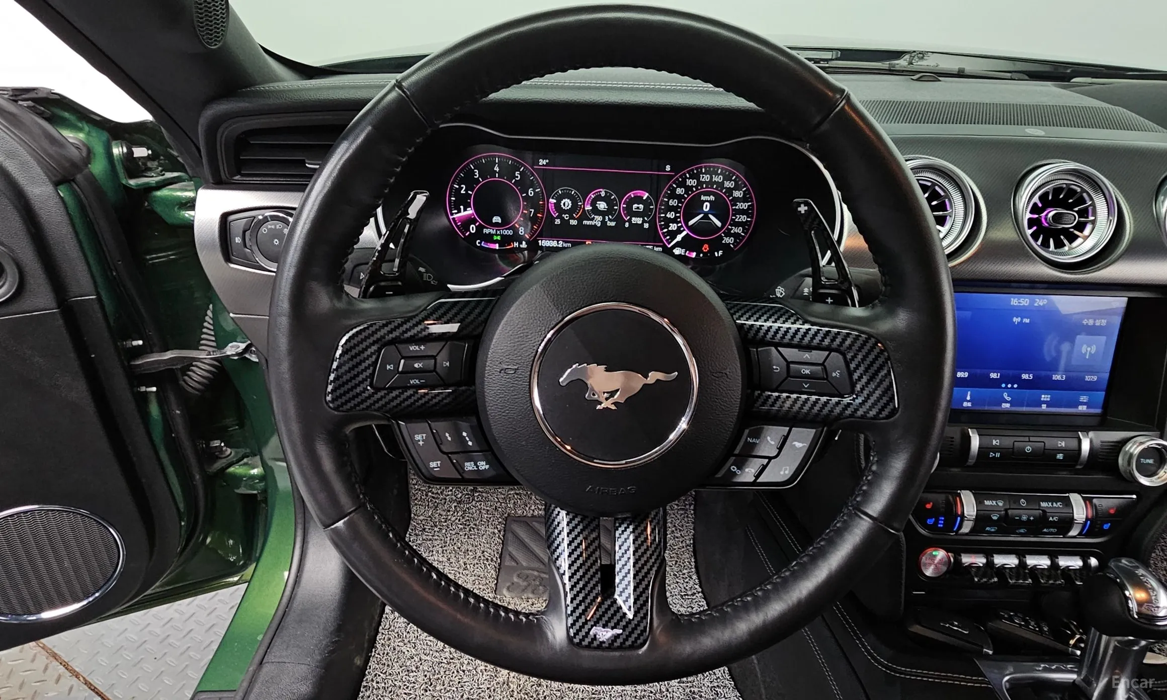 Ford Mustang превью 13