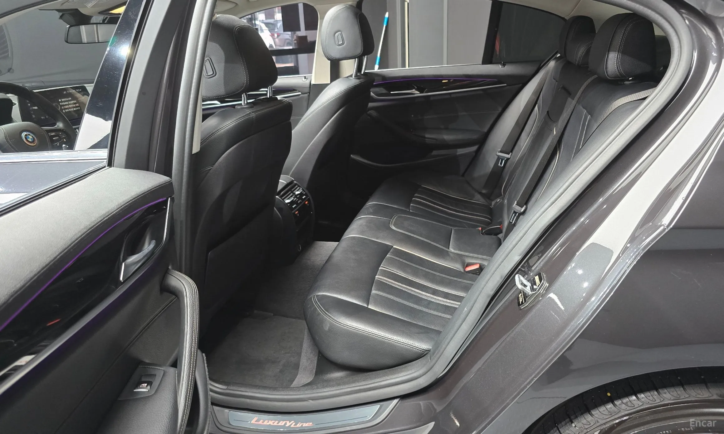 BMW 5 Series (G30) превью 11