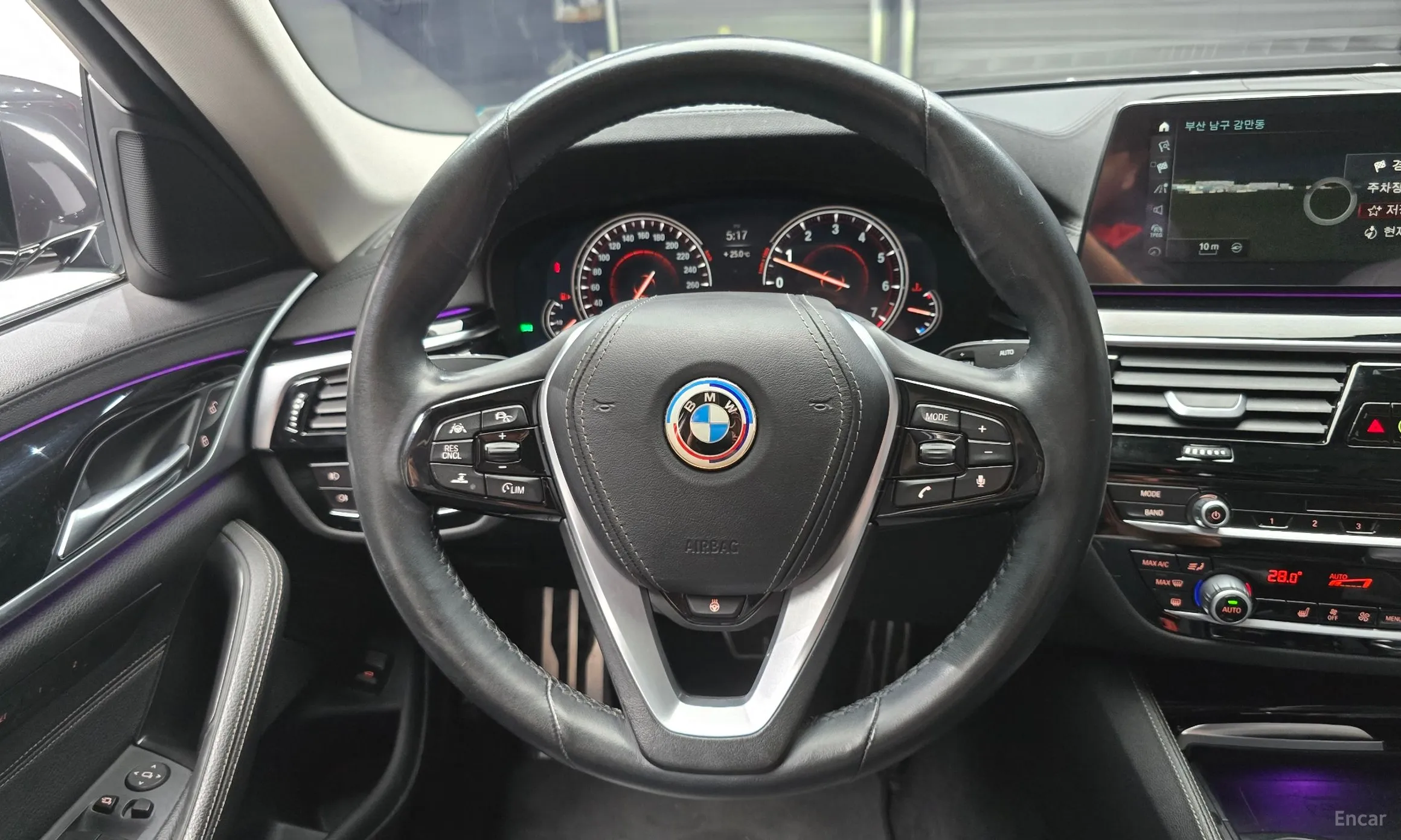 BMW 5 Series (G30) превью 13