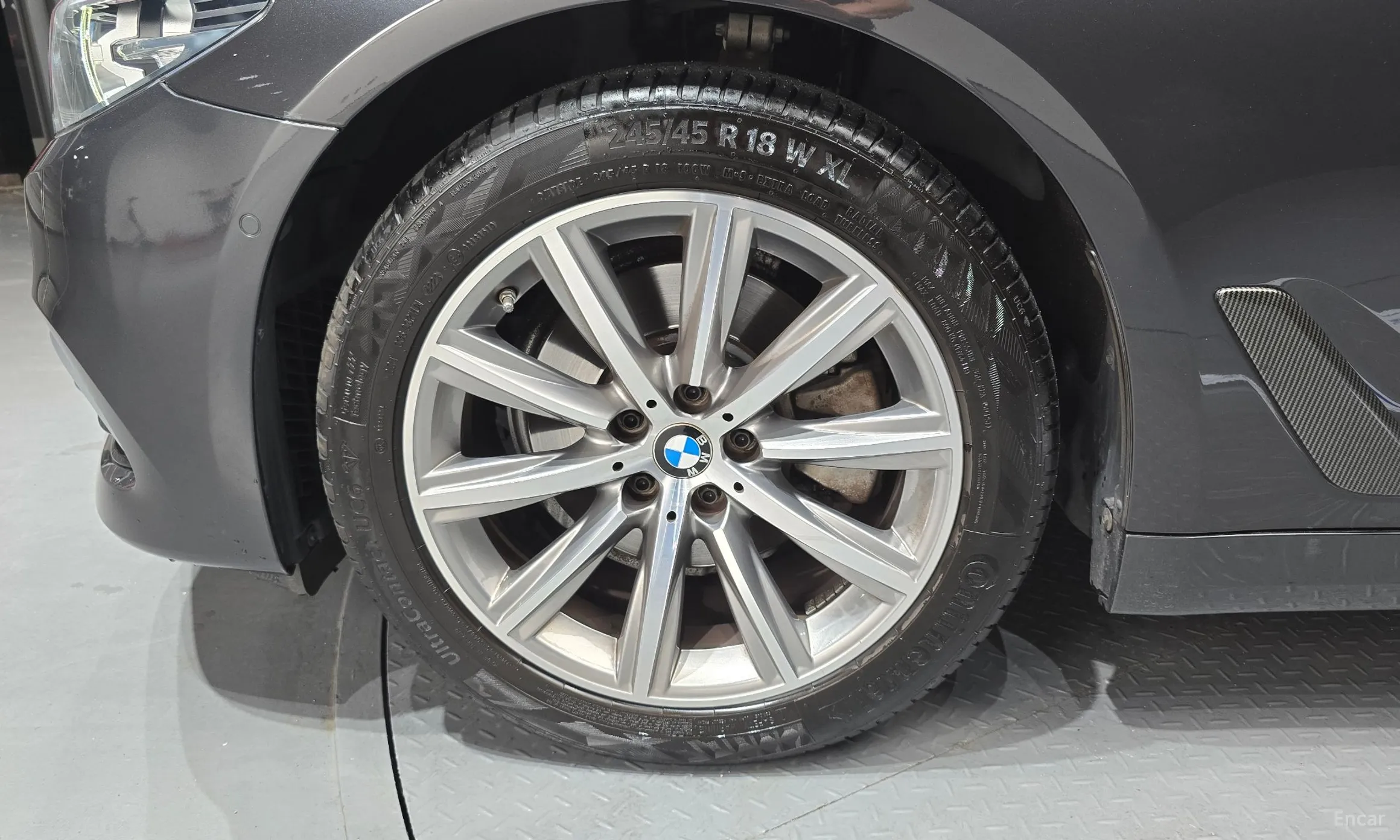 BMW 5 Series (G30) превью 5