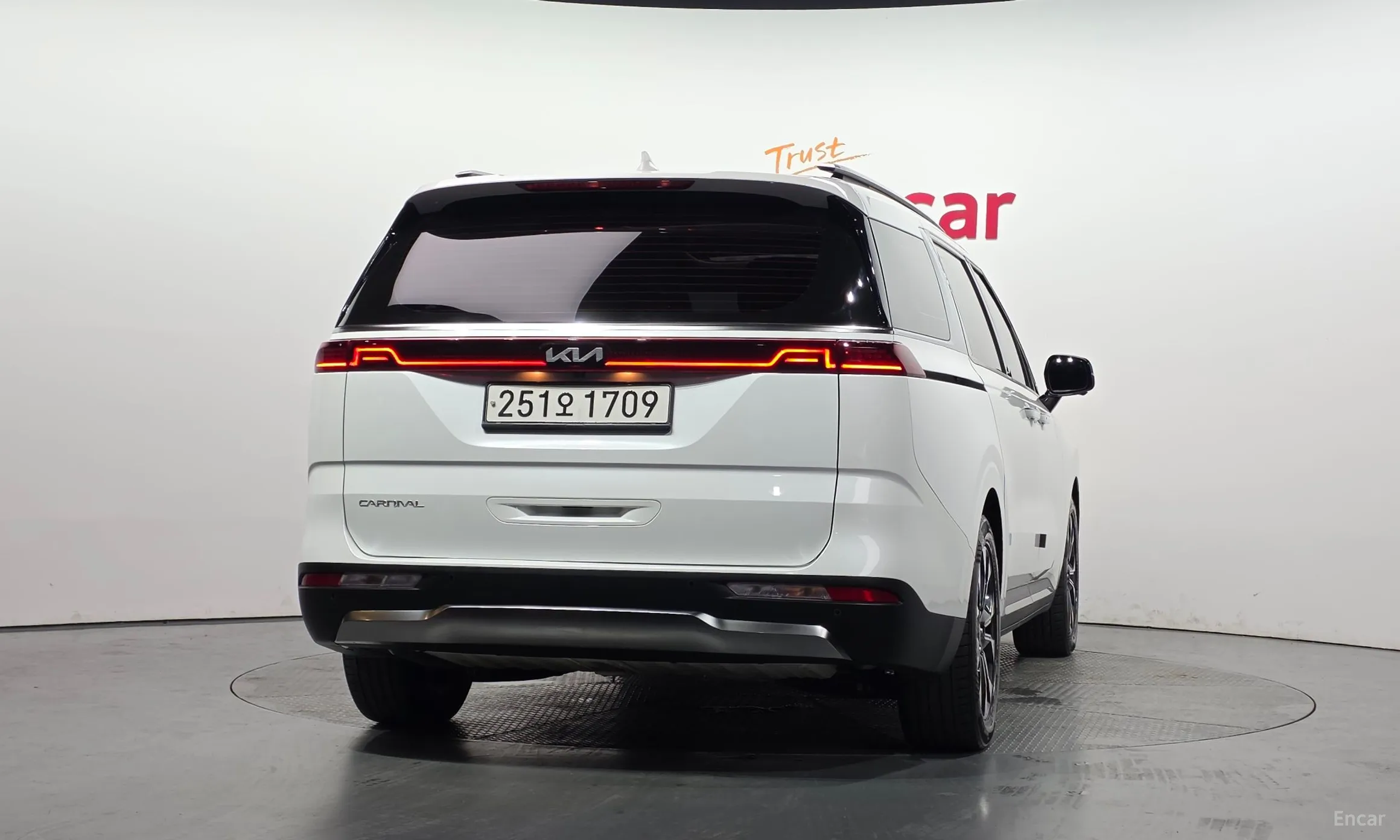 Kia Carnival Gen 4 превью 4
