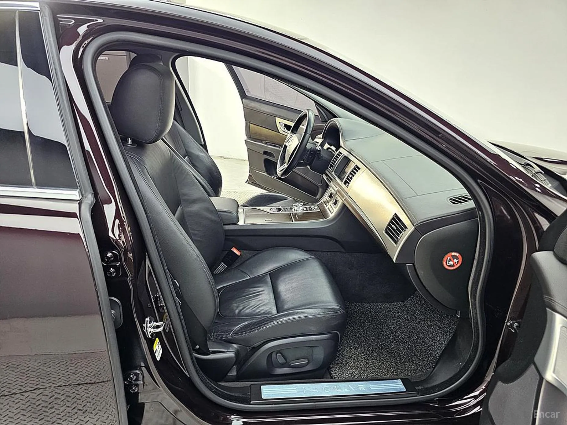 Jaguar New XF превью 11