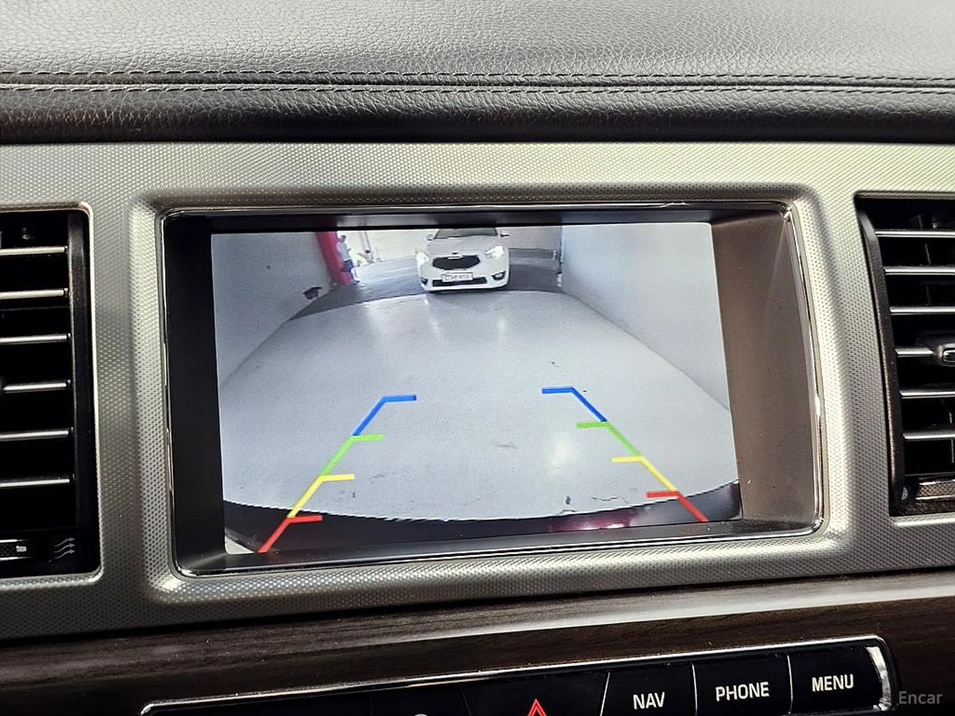 Jaguar New XF превью 14