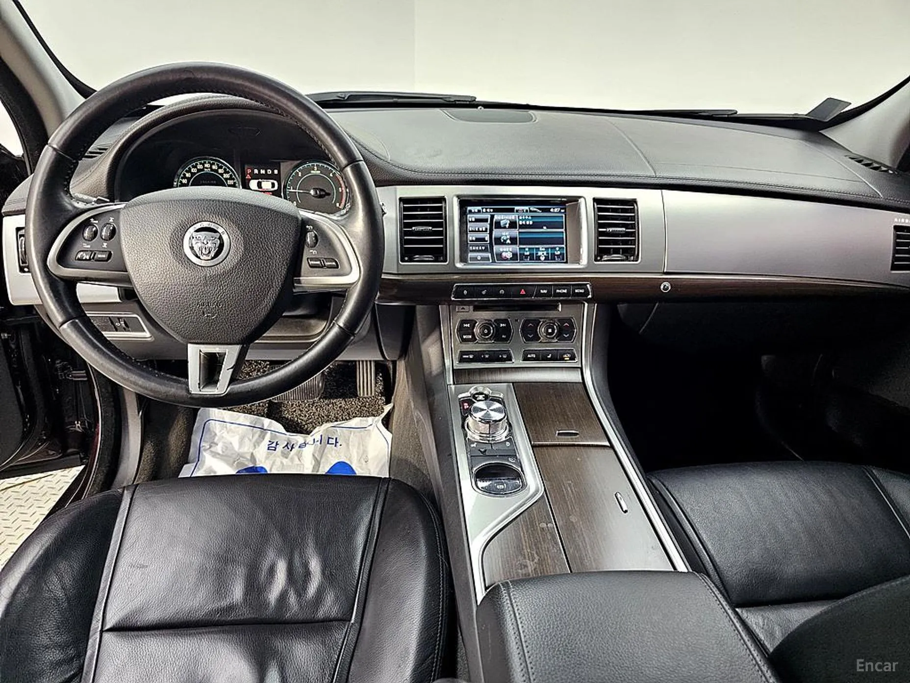 Jaguar New XF превью 5