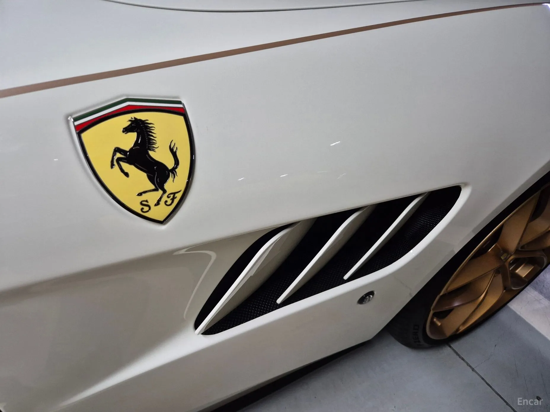 Ferrari GTC4 Rousseau превью 11