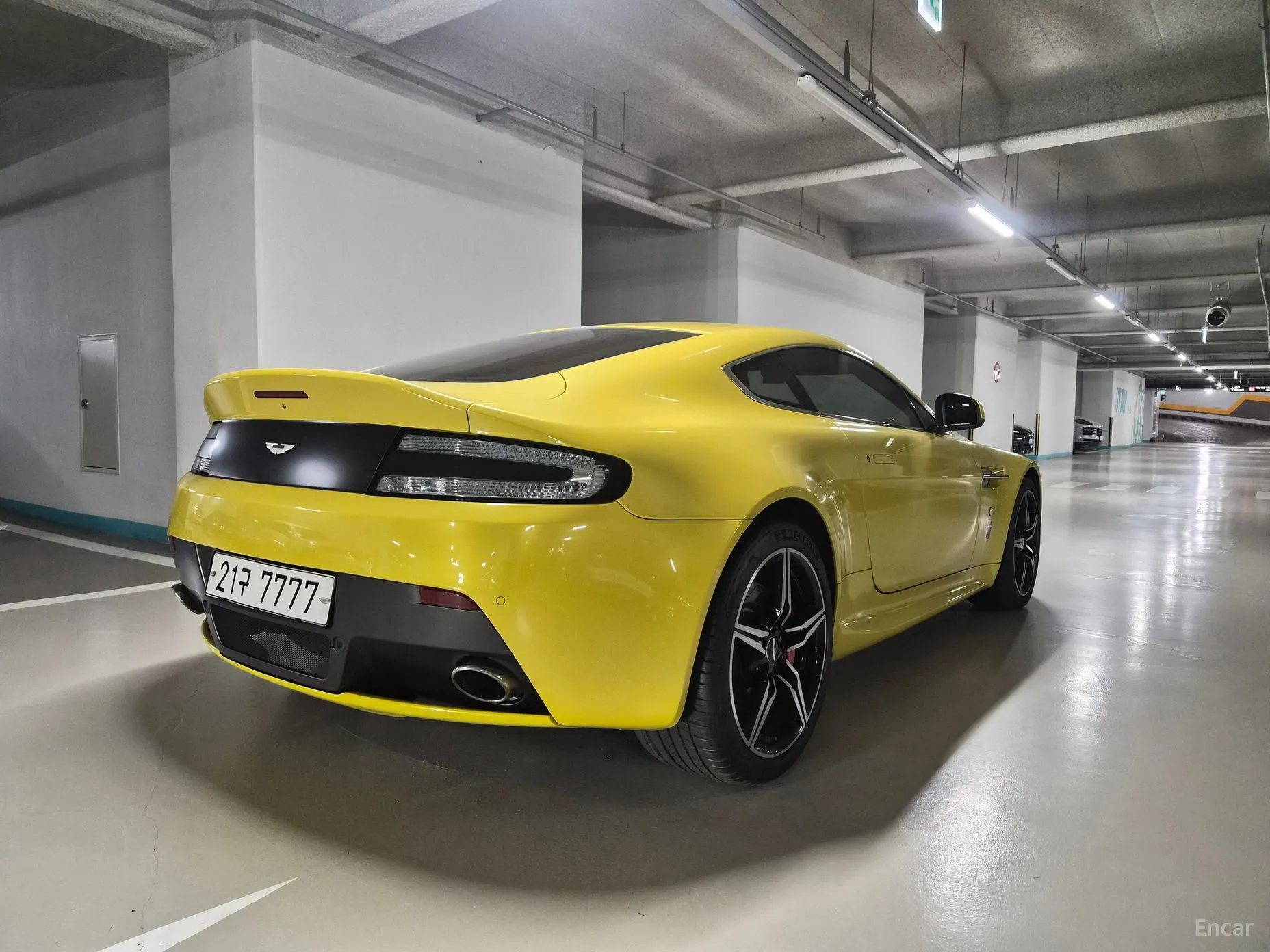 Aston Martin V8 Vantage
