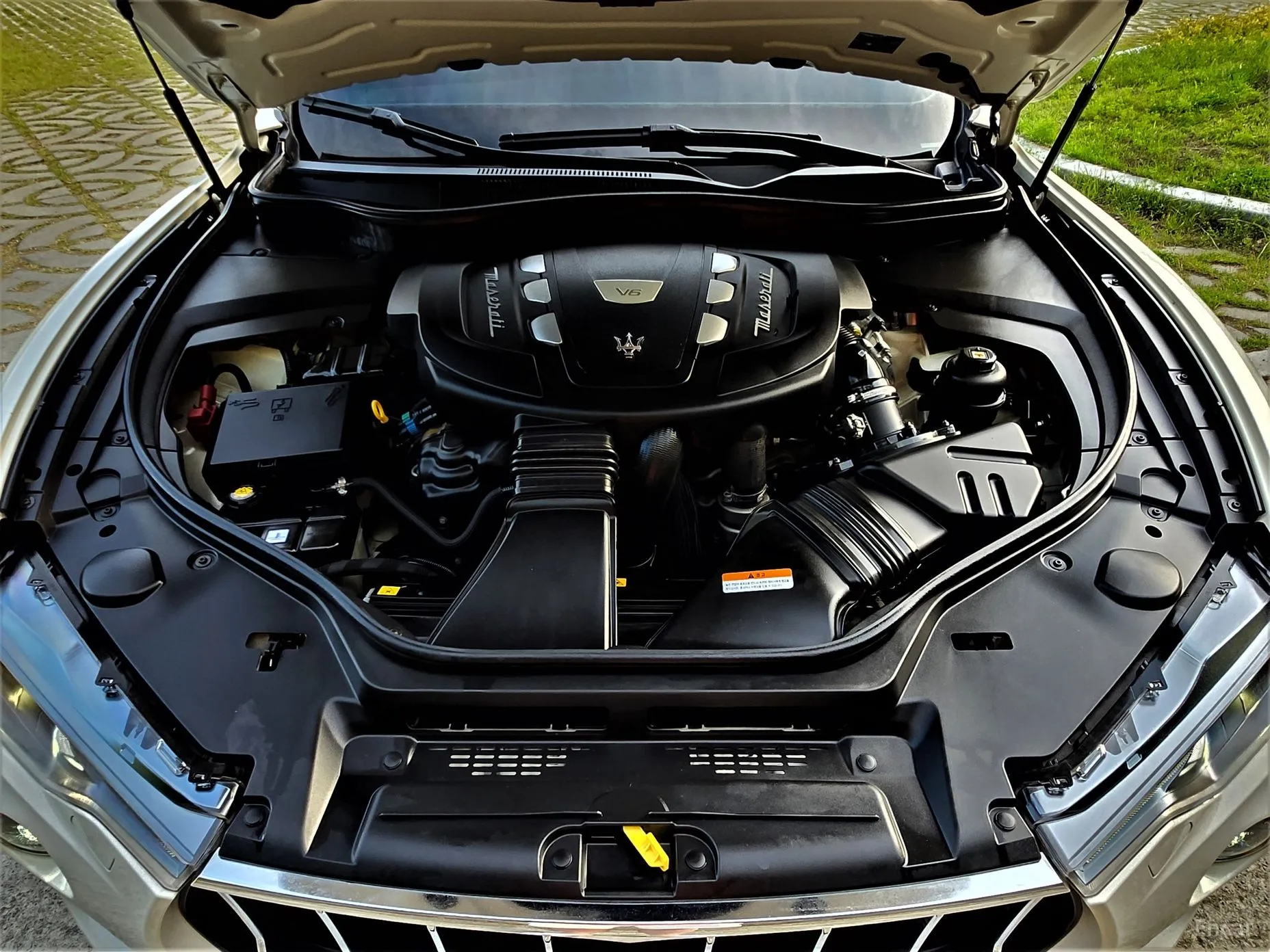 Maserati Levante превью 20