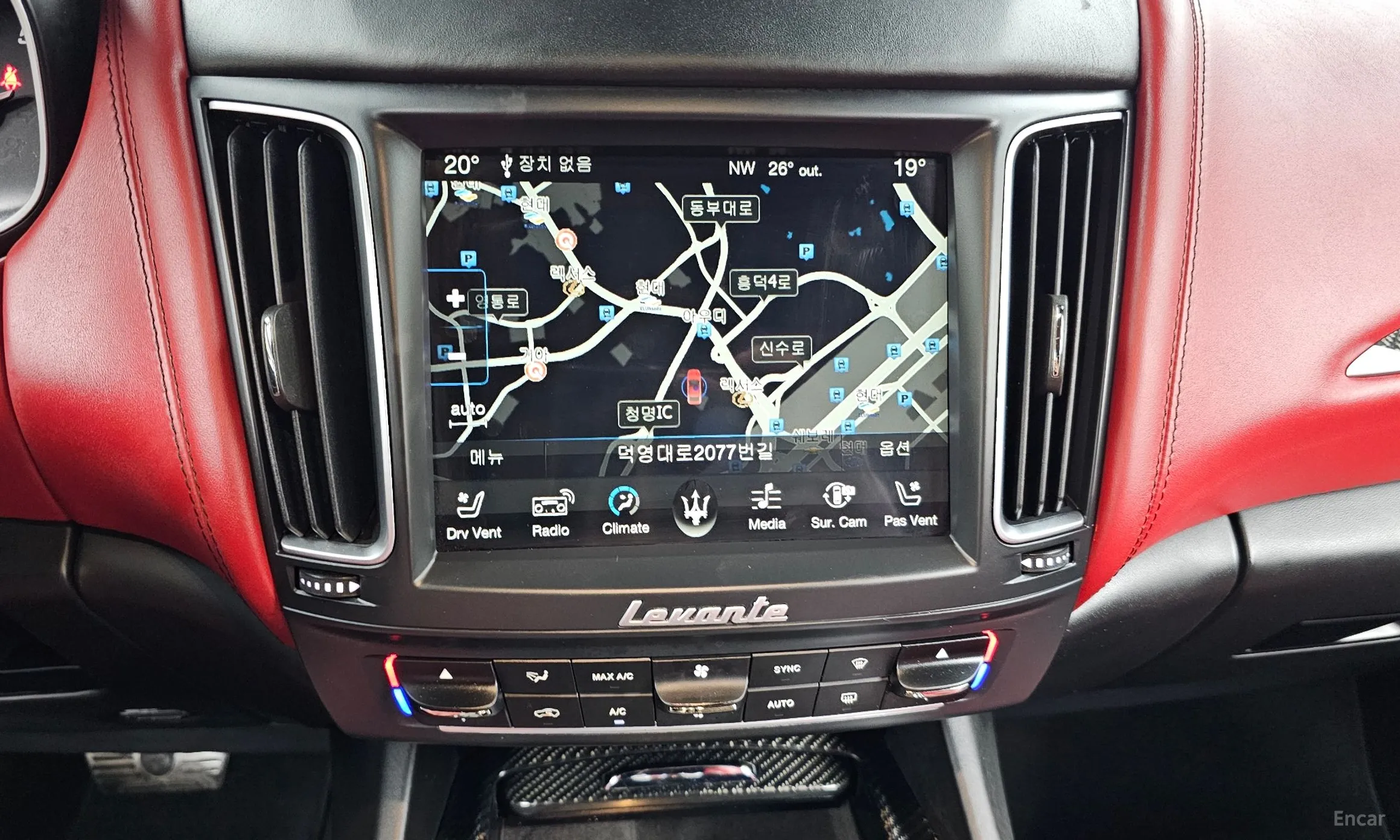 Maserati Levante превью 13