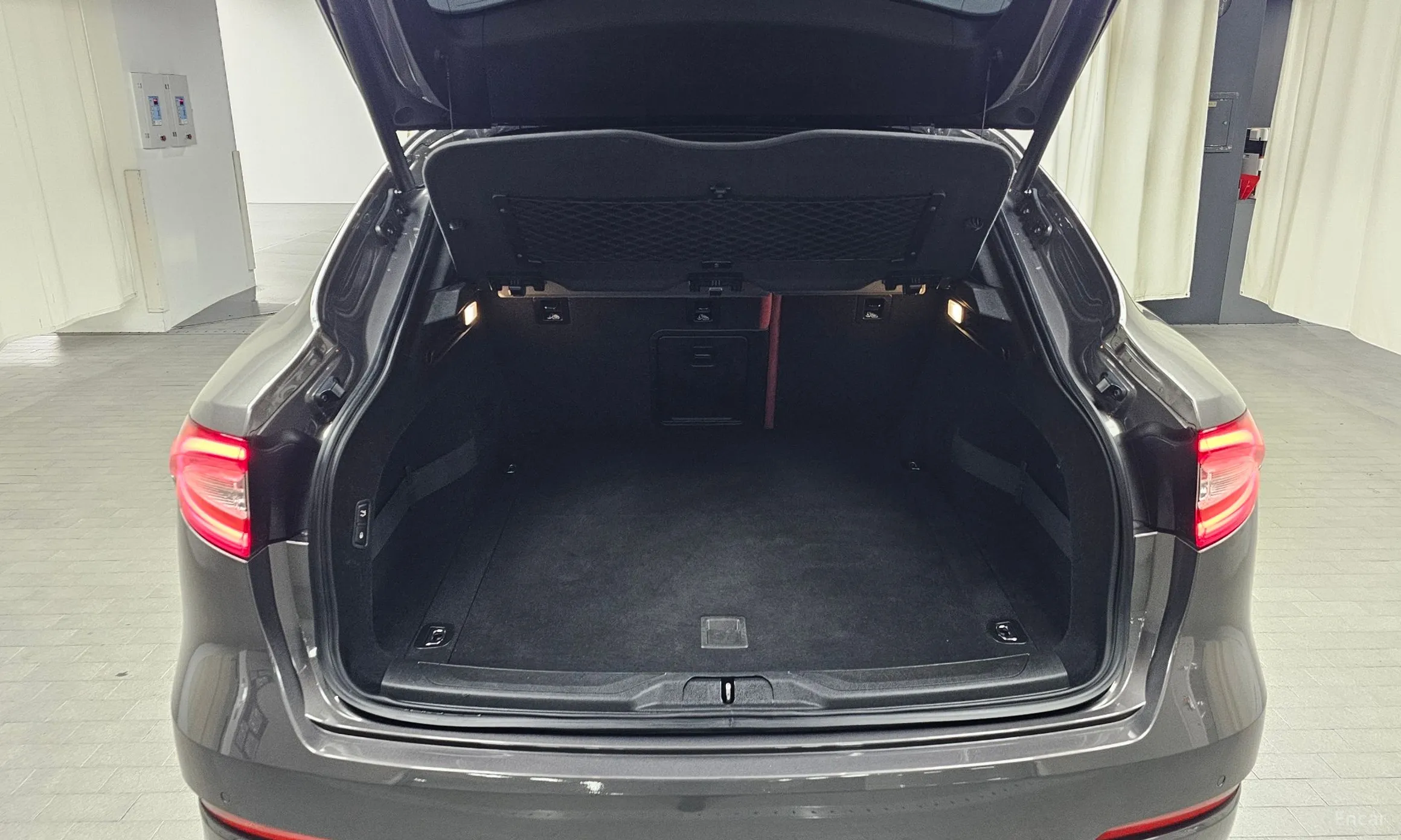 Maserati Levante превью 20