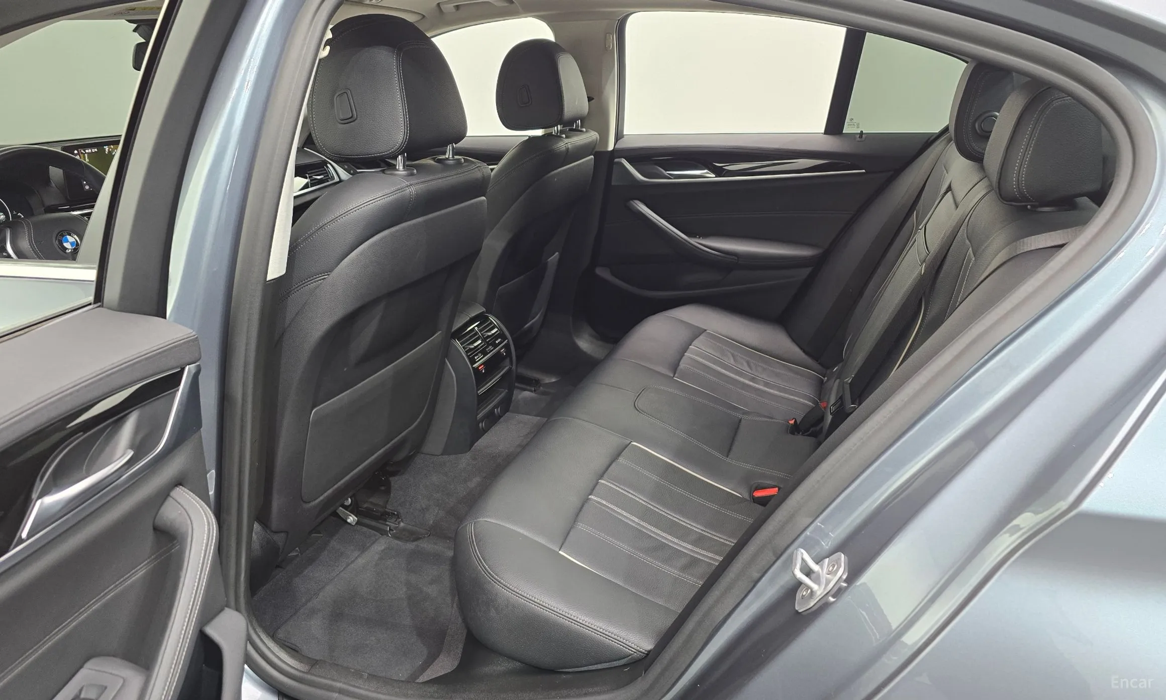 BMW 5 Series (G30) превью 11
