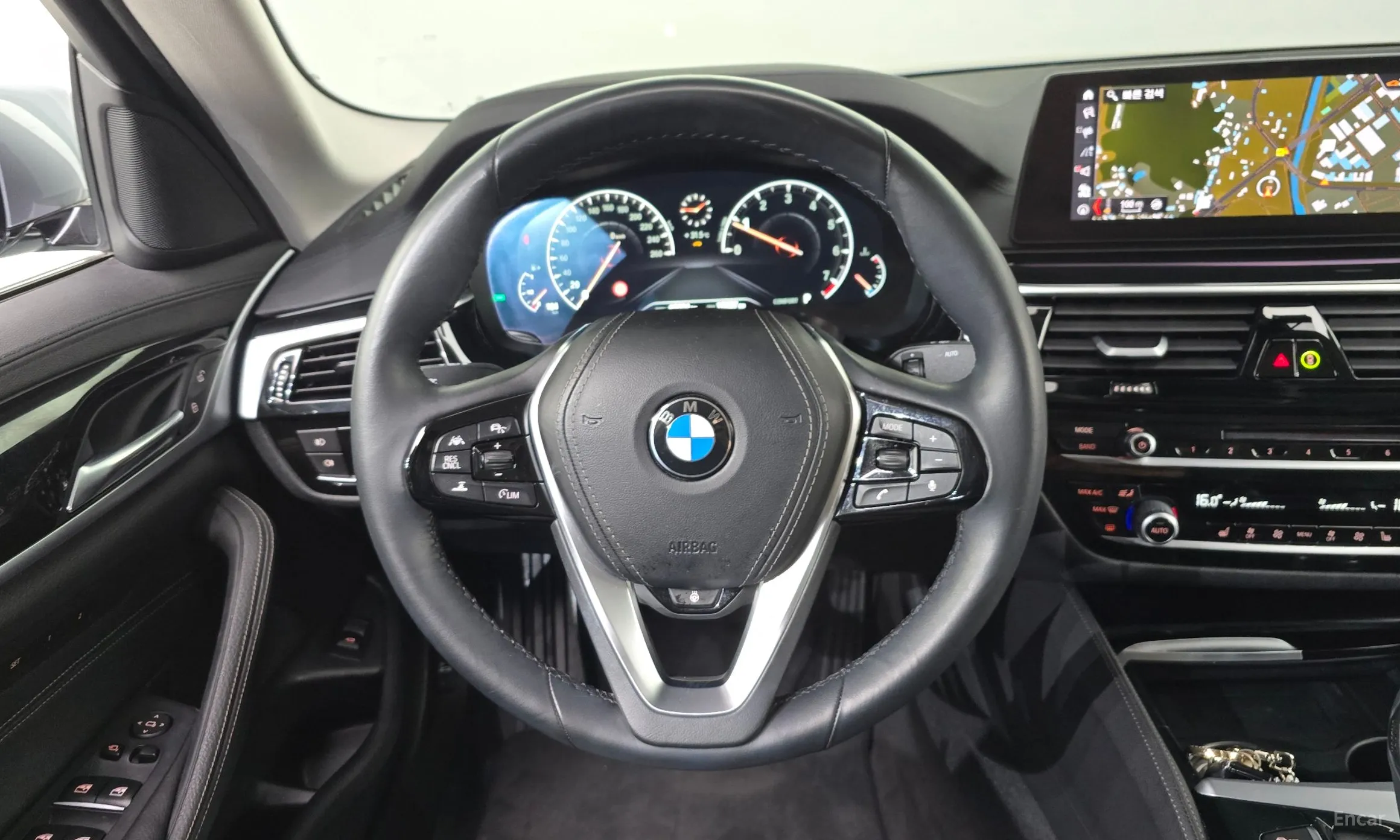 BMW 5 Series (G30) превью 13