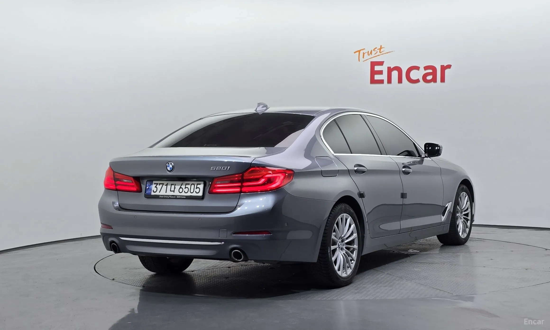 BMW 5 Series (G30) превью 2