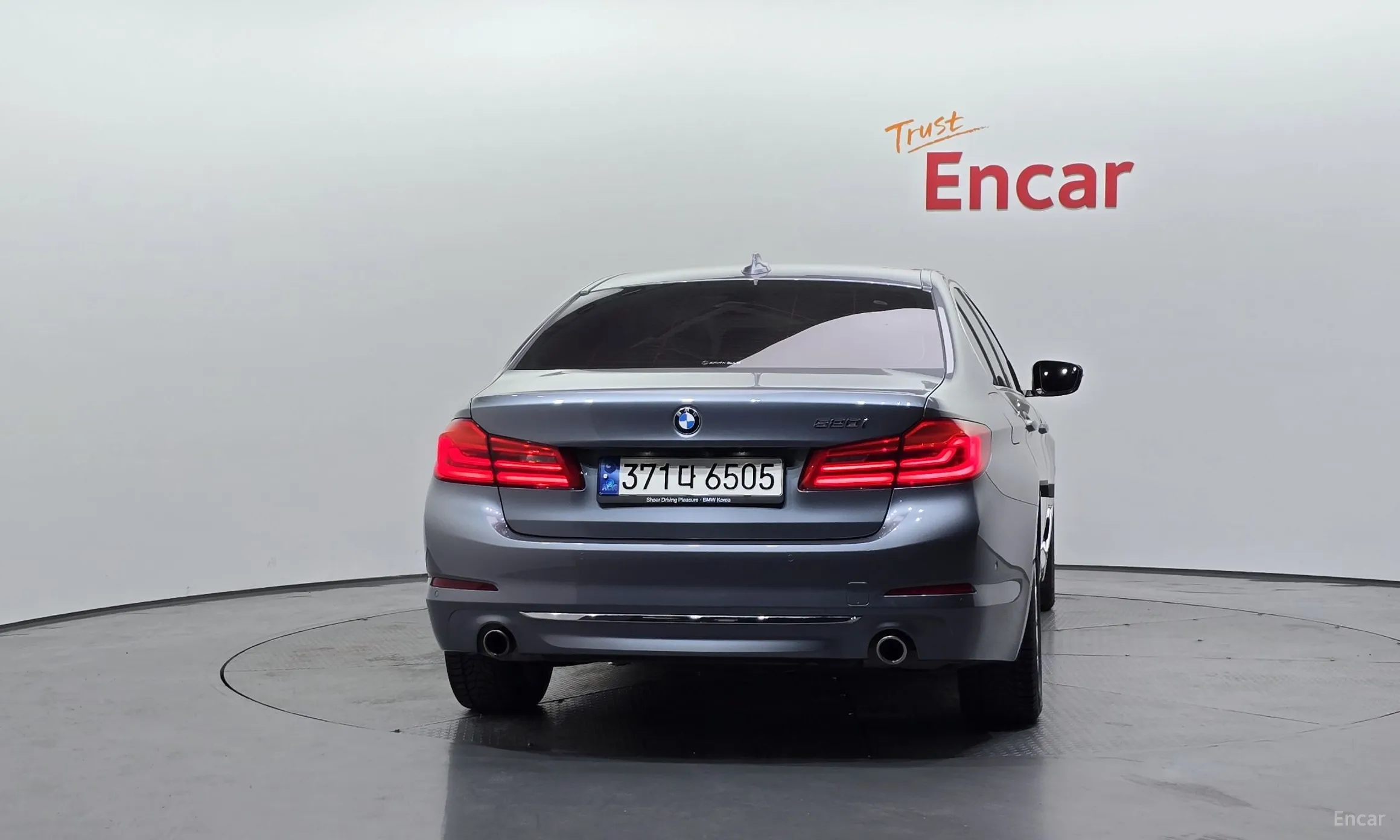 BMW 5 Series (G30) превью 4