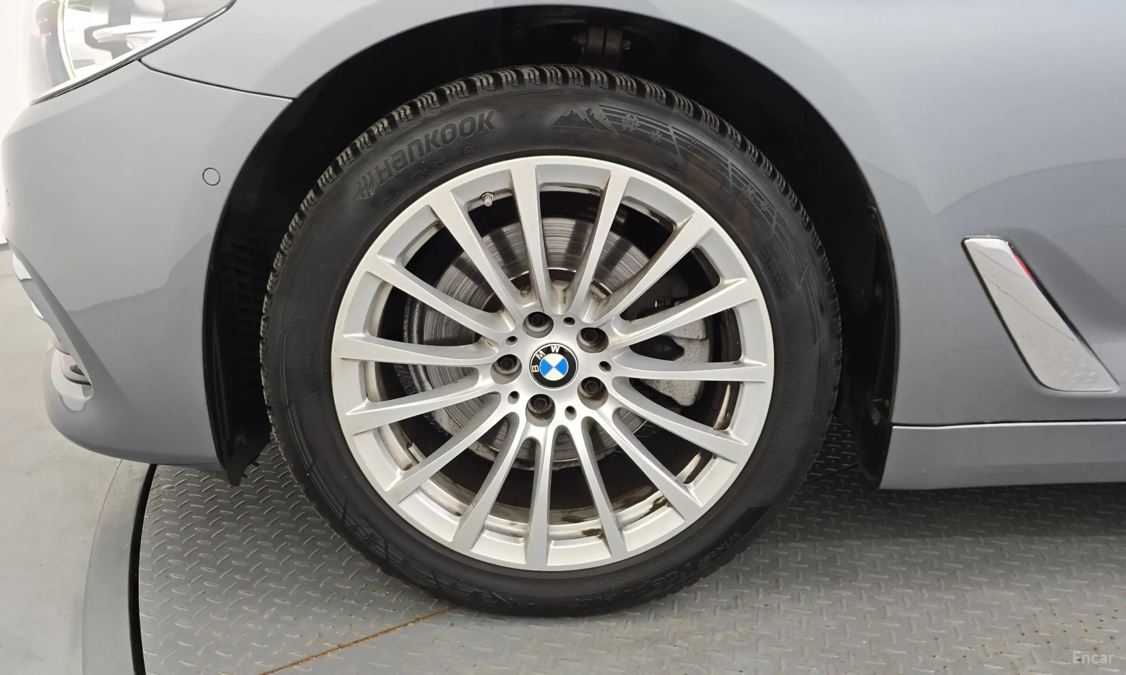 BMW 5 Series (G30) превью 5
