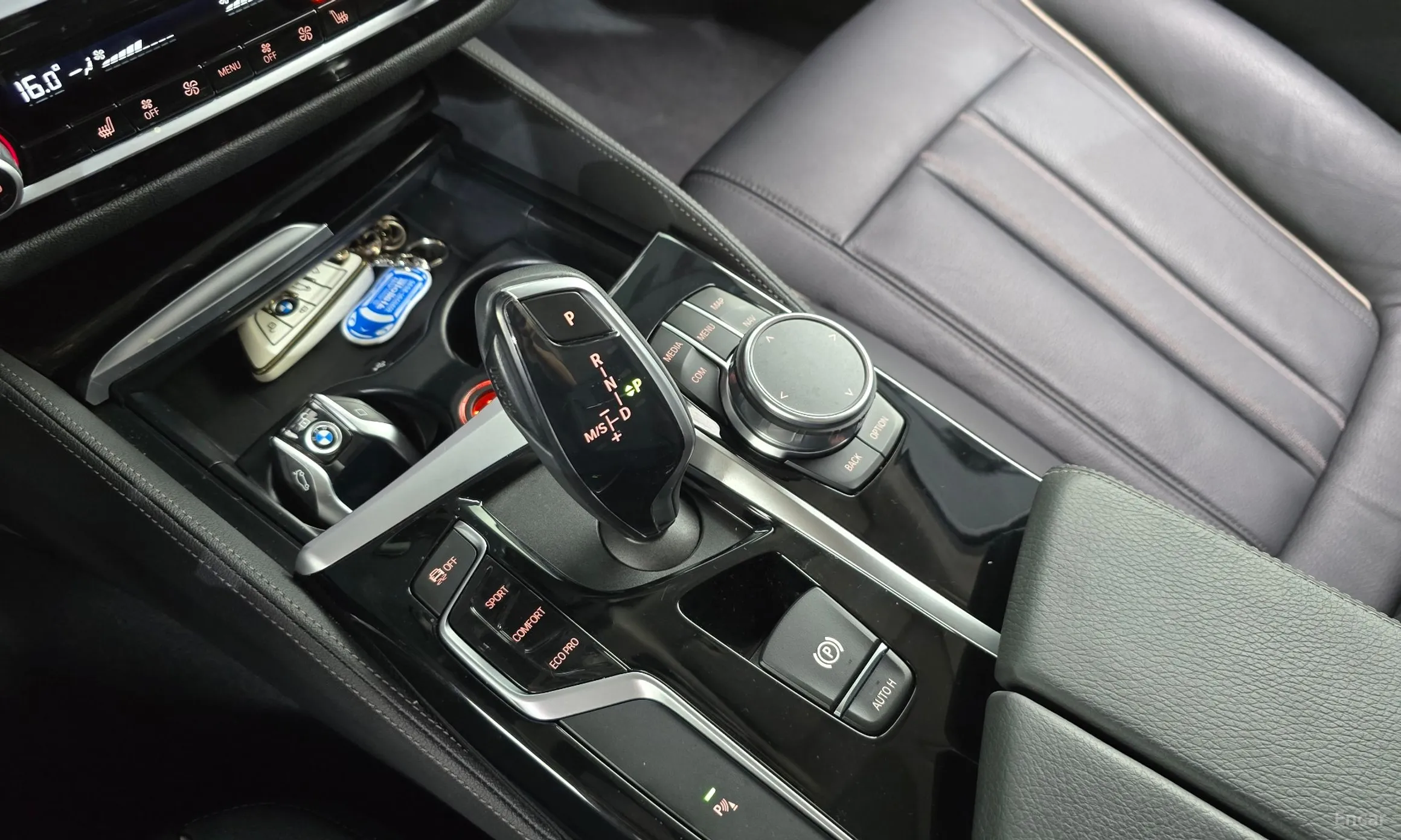 BMW 5 Series (G30) превью 9