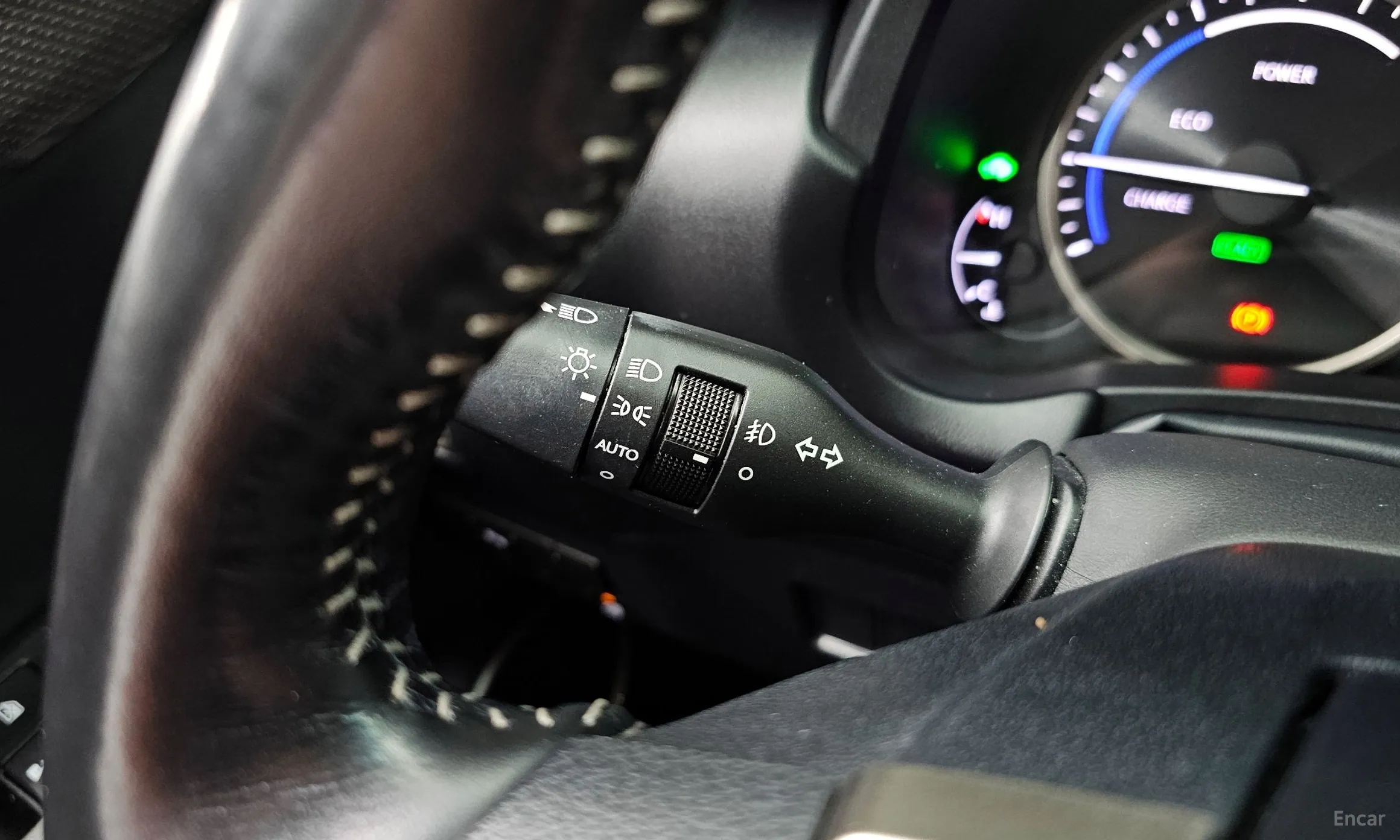 Lexus NX300h превью 17