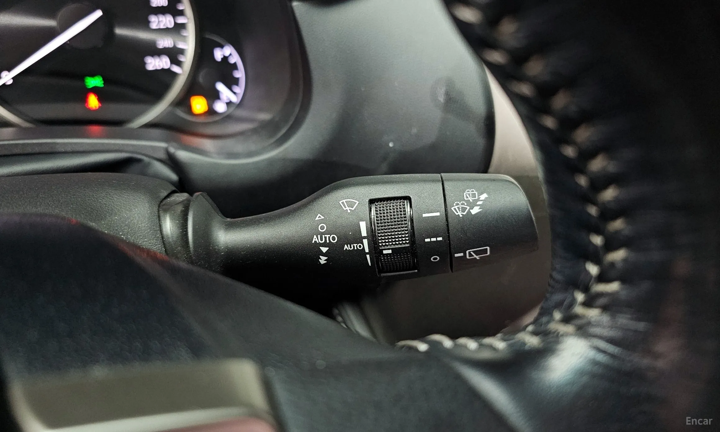 Lexus NX300h превью 18