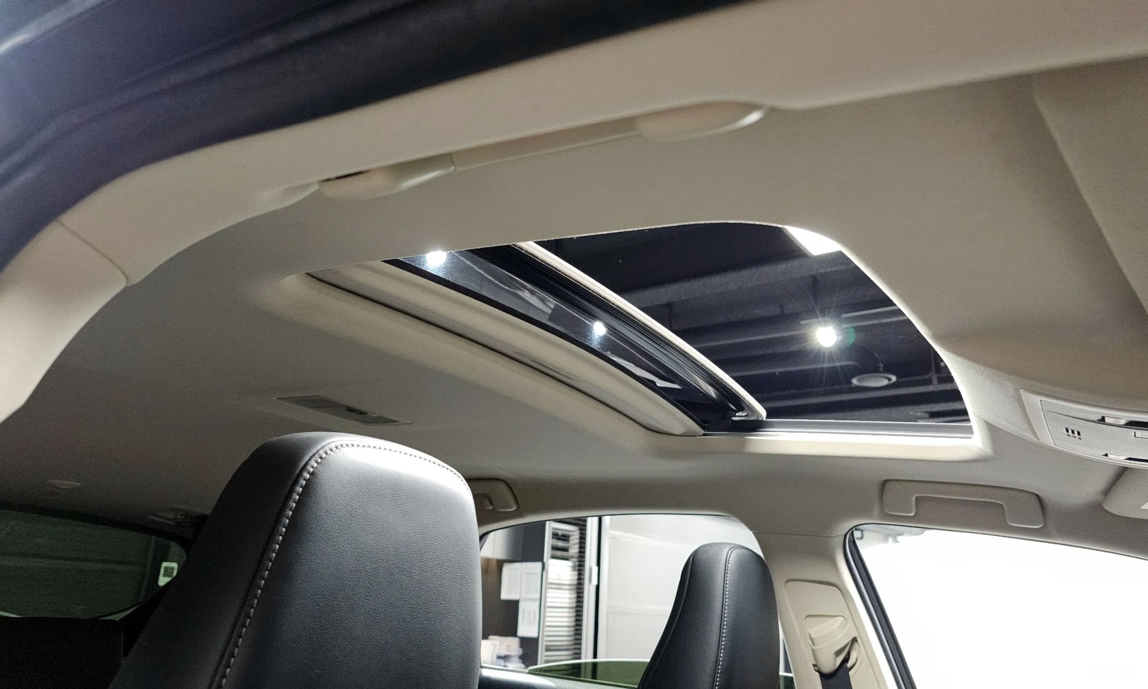 Lexus NX300h превью 19