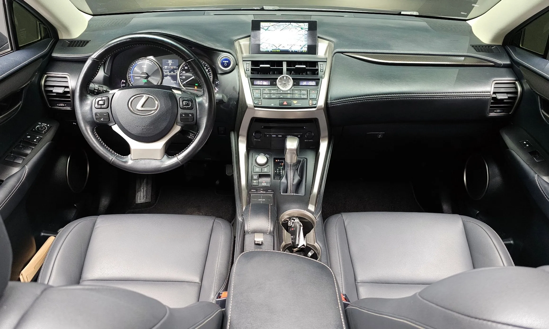 Lexus NX300h превью 7