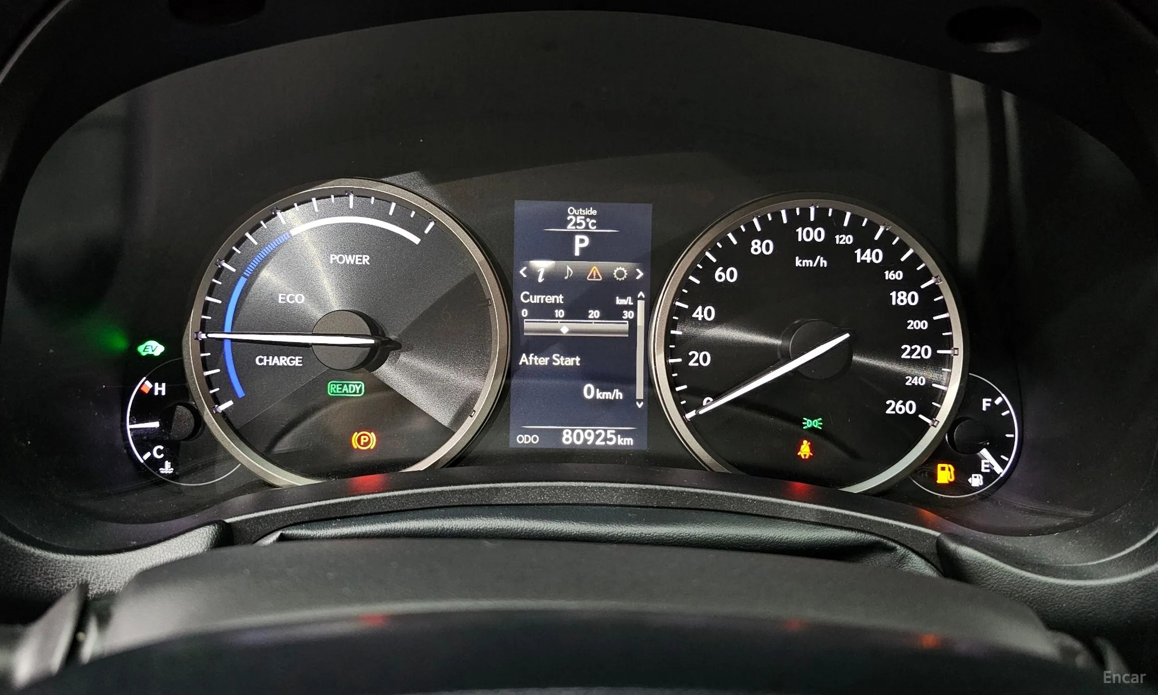 Lexus NX300h превью 8
