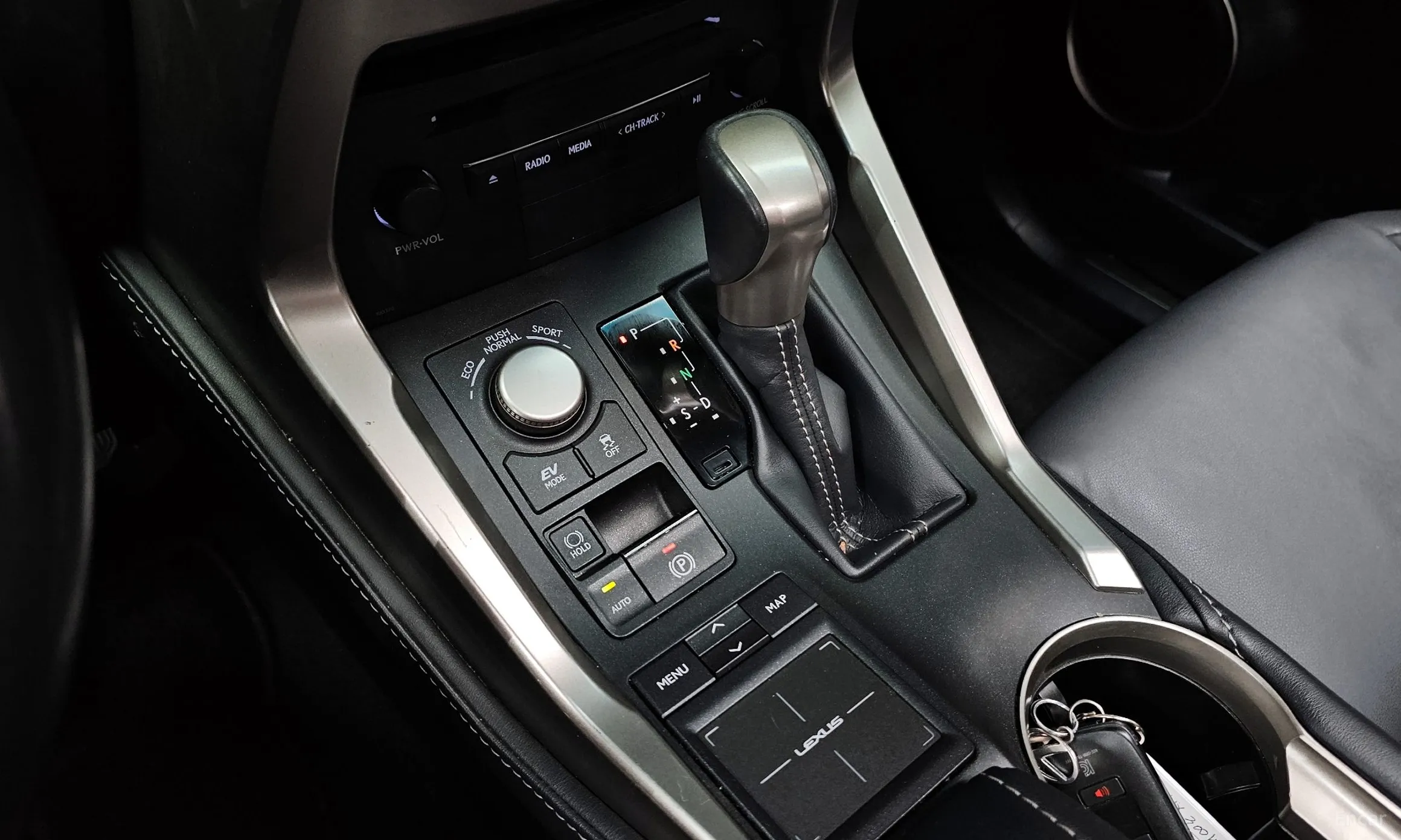 Lexus NX300h превью 9