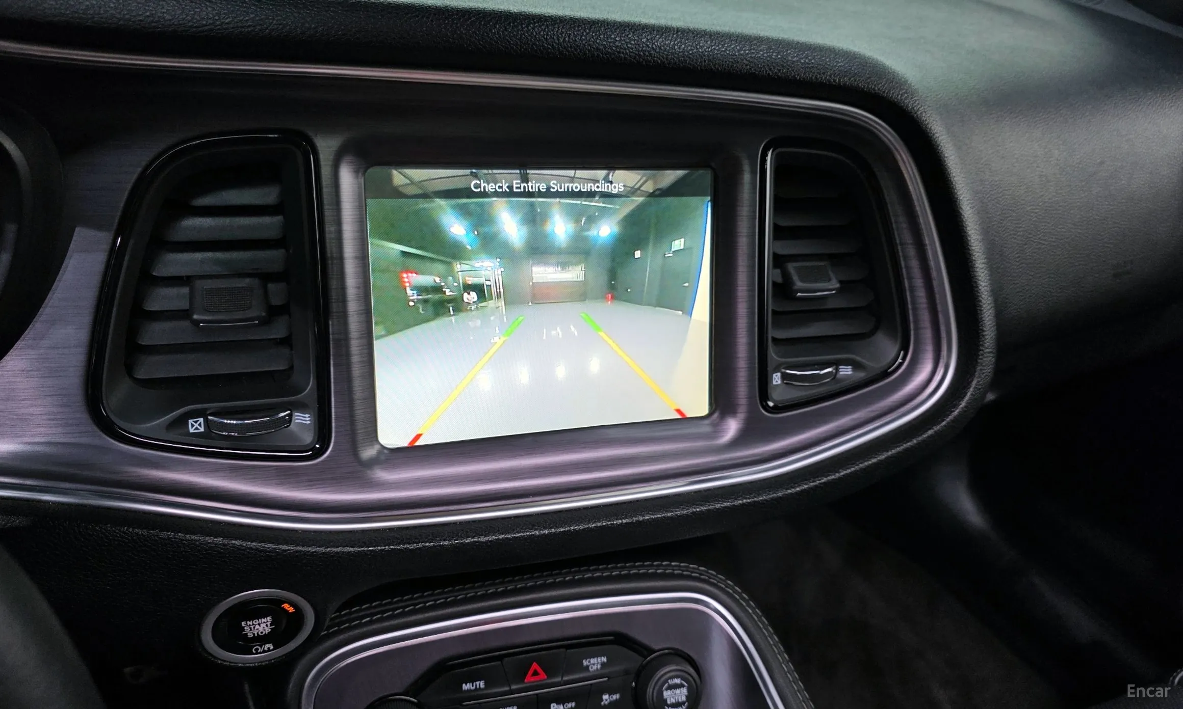 Dodge Challenger превью 17