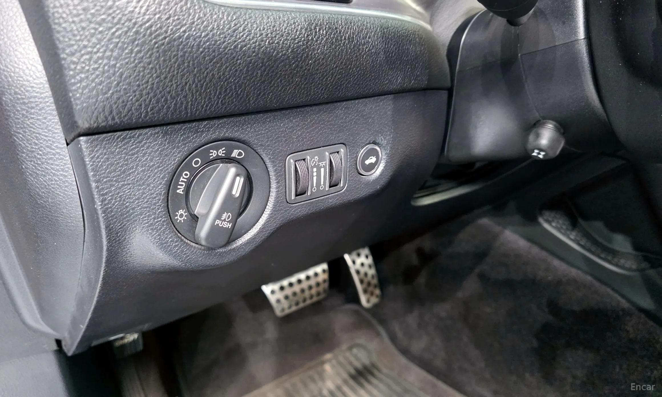 Dodge Challenger превью 18