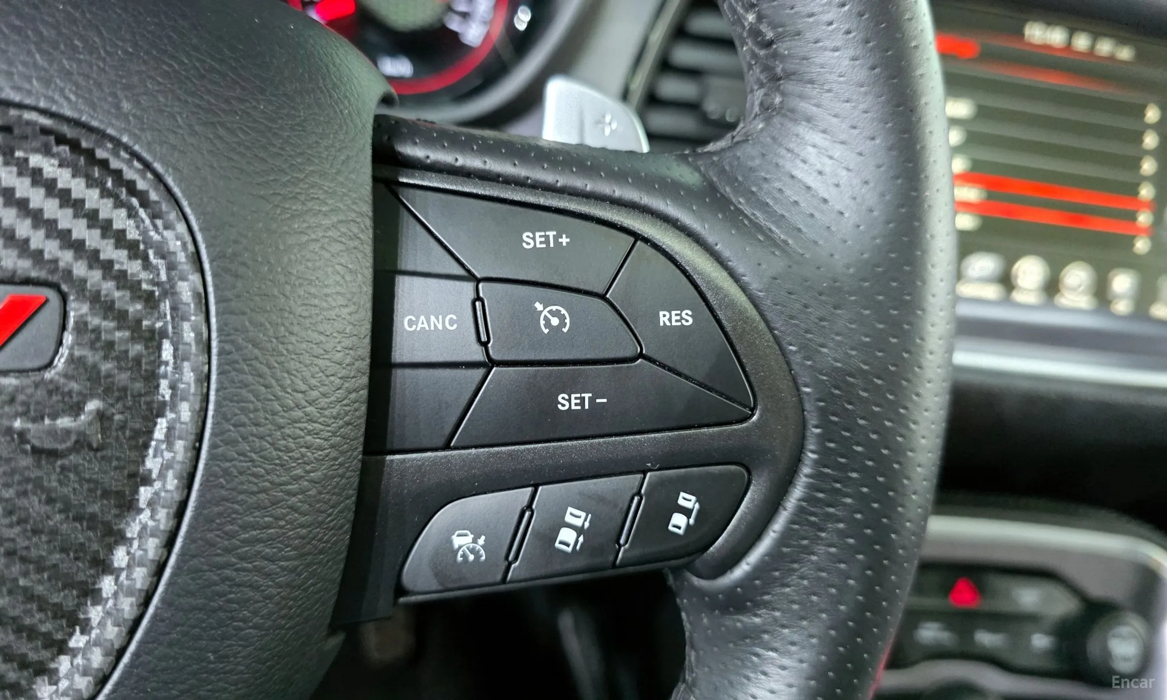 Dodge Challenger превью 19