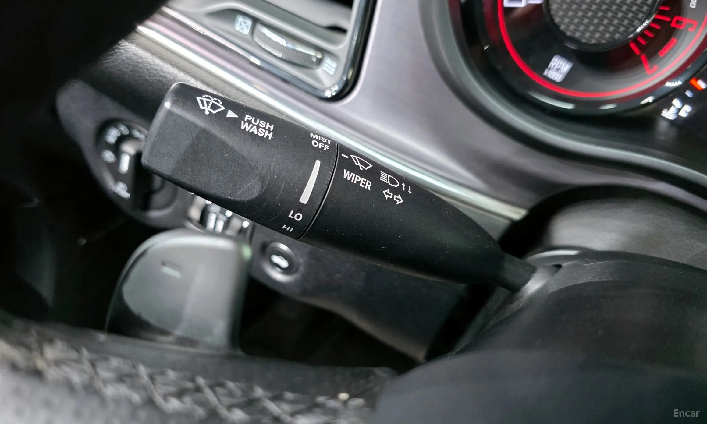 Dodge Challenger превью 20