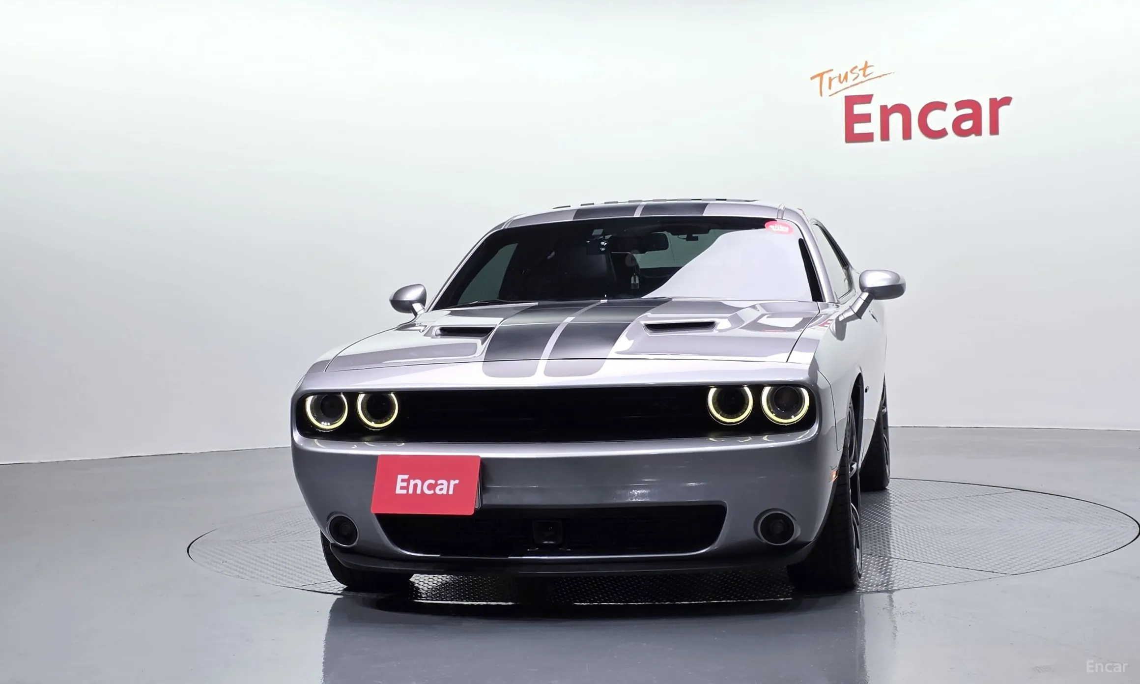 Dodge Challenger превью 3