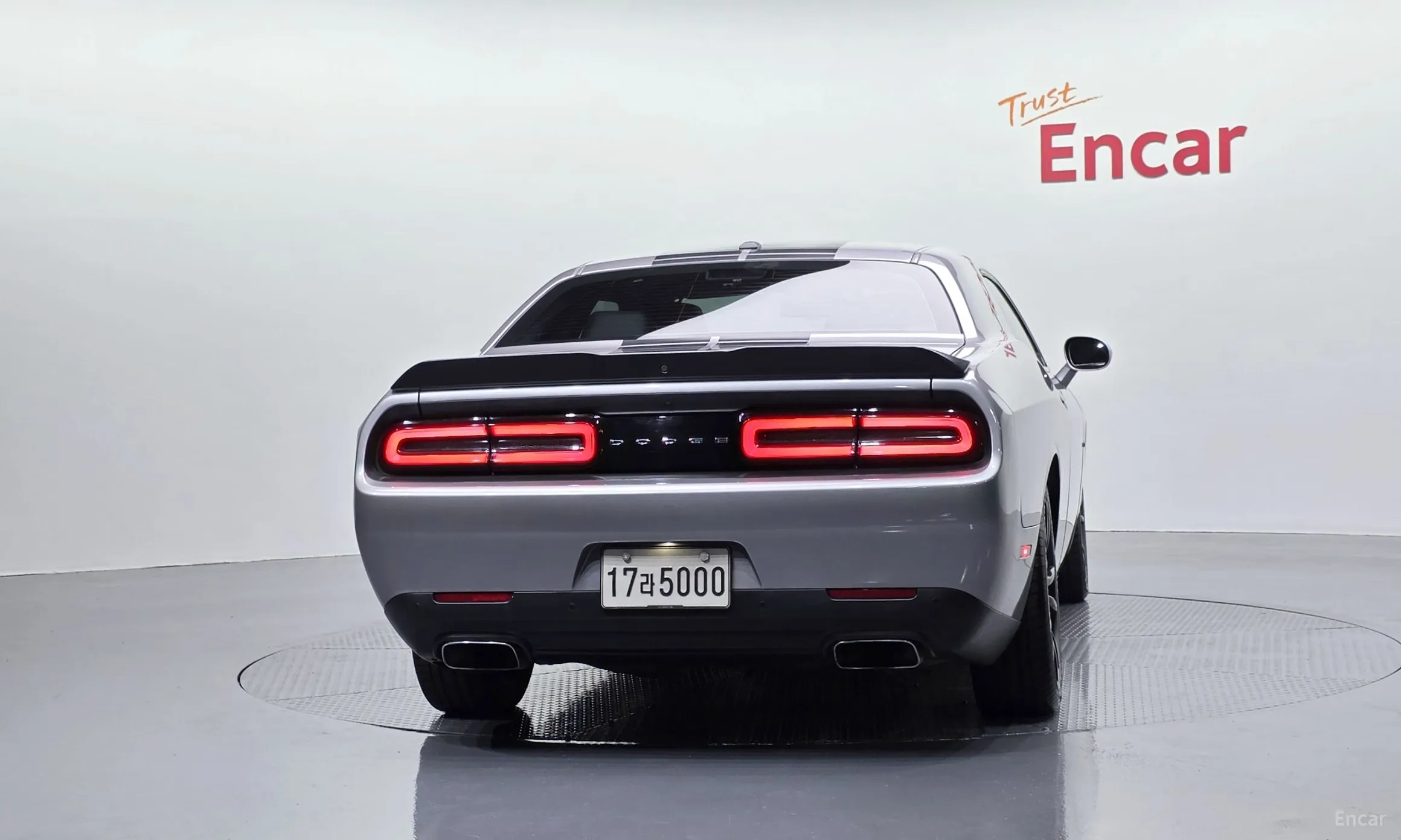 Dodge Challenger превью 4