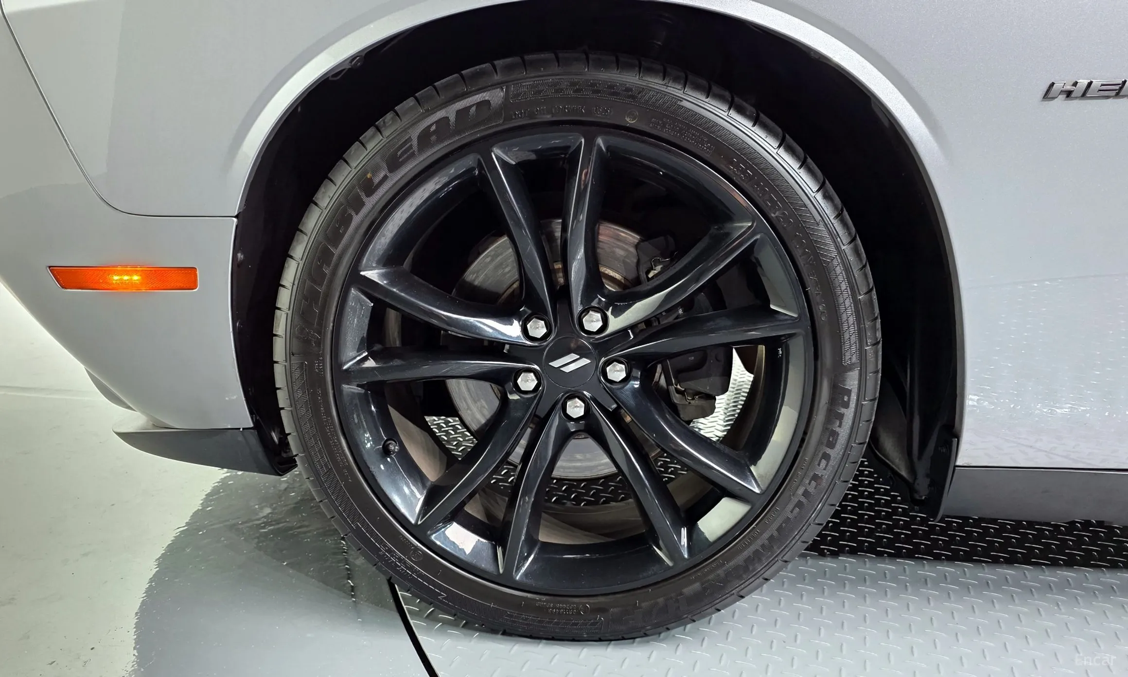 Dodge Challenger превью 5