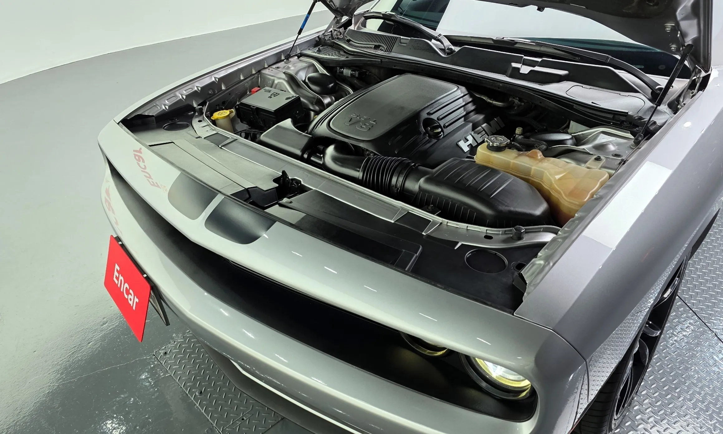 Dodge Challenger превью 6