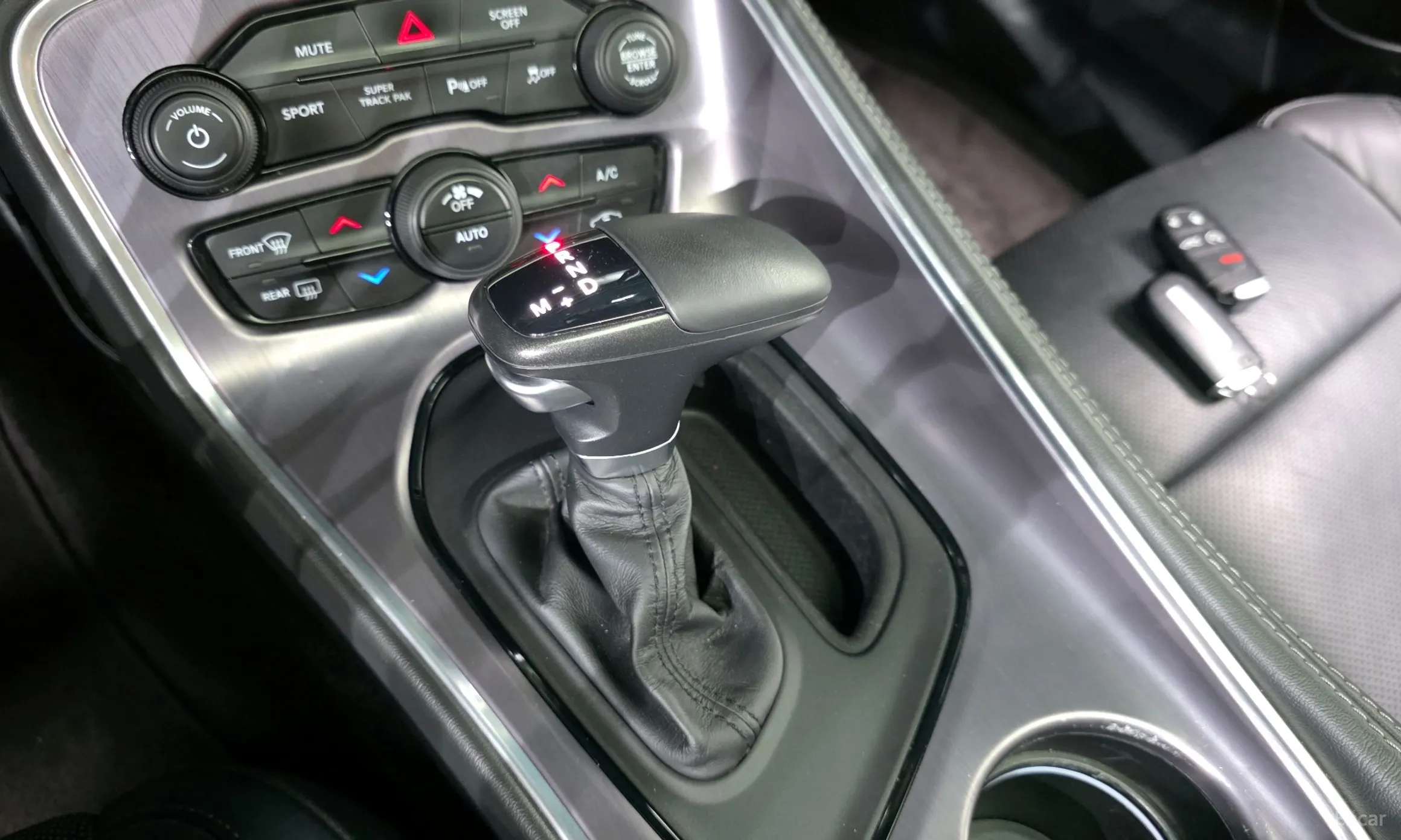 Dodge Challenger превью 9