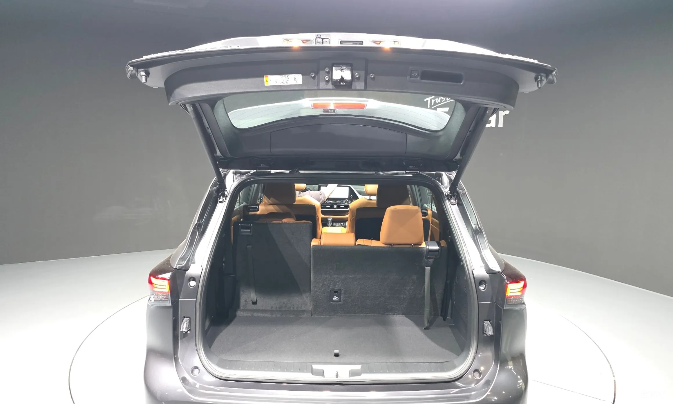 Toyota Highlander превью 20